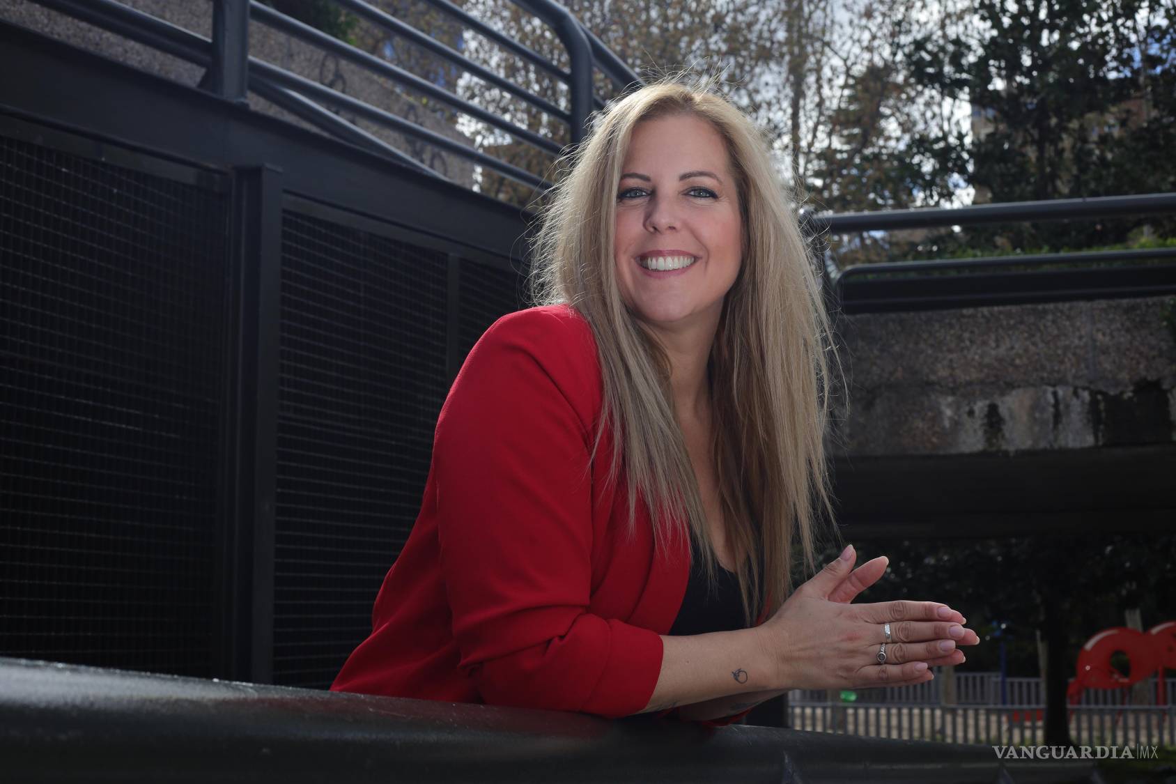 $!Marina Romero, periodista, guionista y escritora explora en una novela romántica, los retos del amor en las redes sociales.