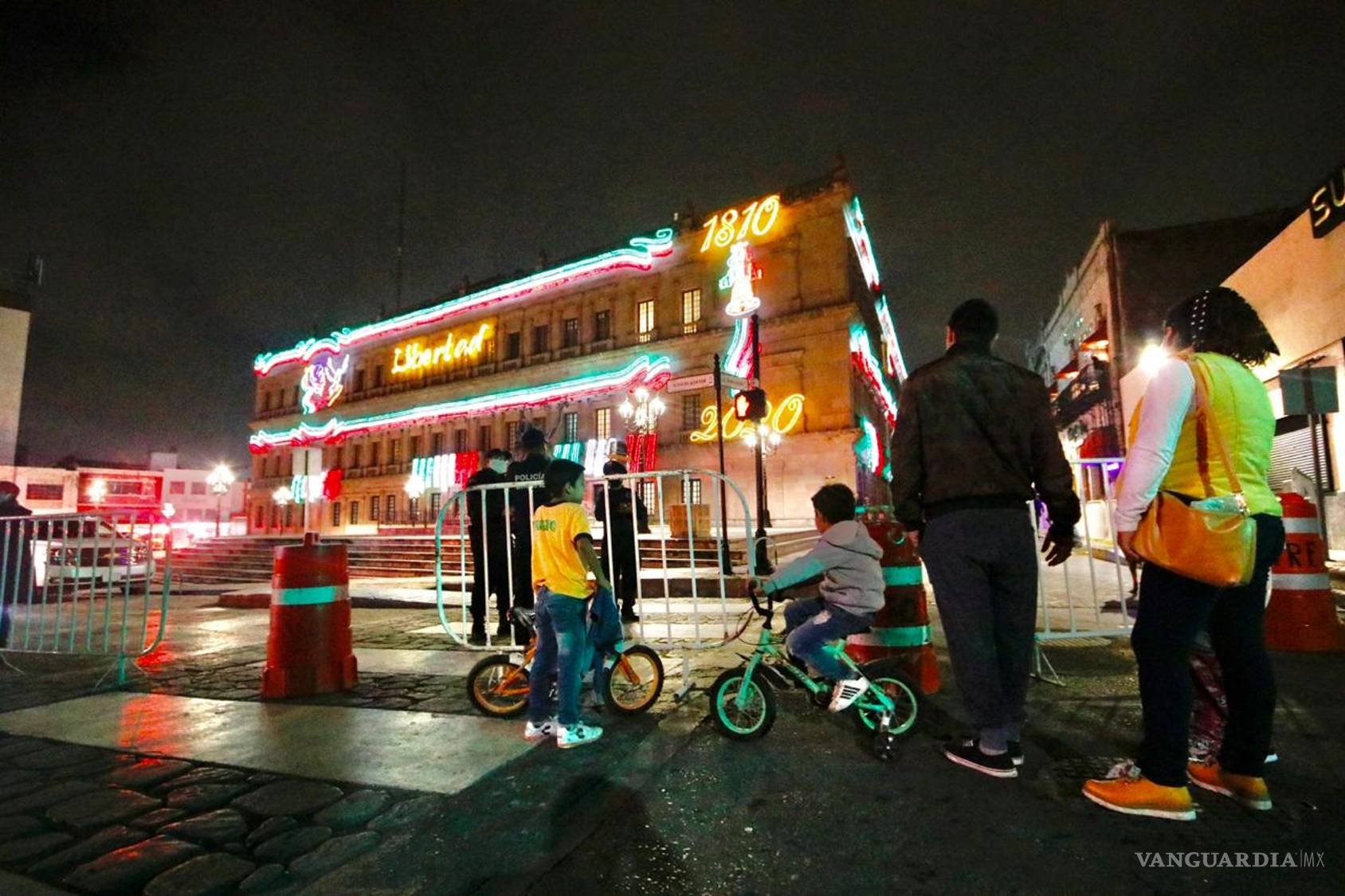 $!Desde Saltillo, da Grito de Independencia 'virtual' Miguel Riquelme