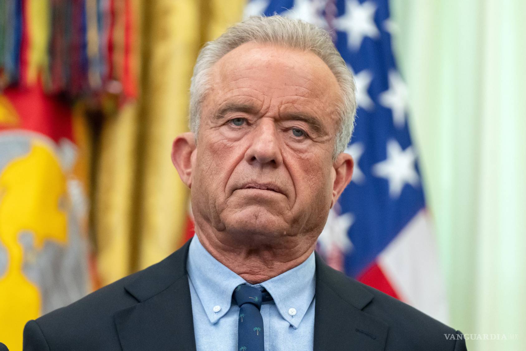 $!El secretario de Salud estadounidense Robert F. Kennedy Jr. en la Oficina Oval en la Casa Blanca en Washington el 23 de abril del 2026.