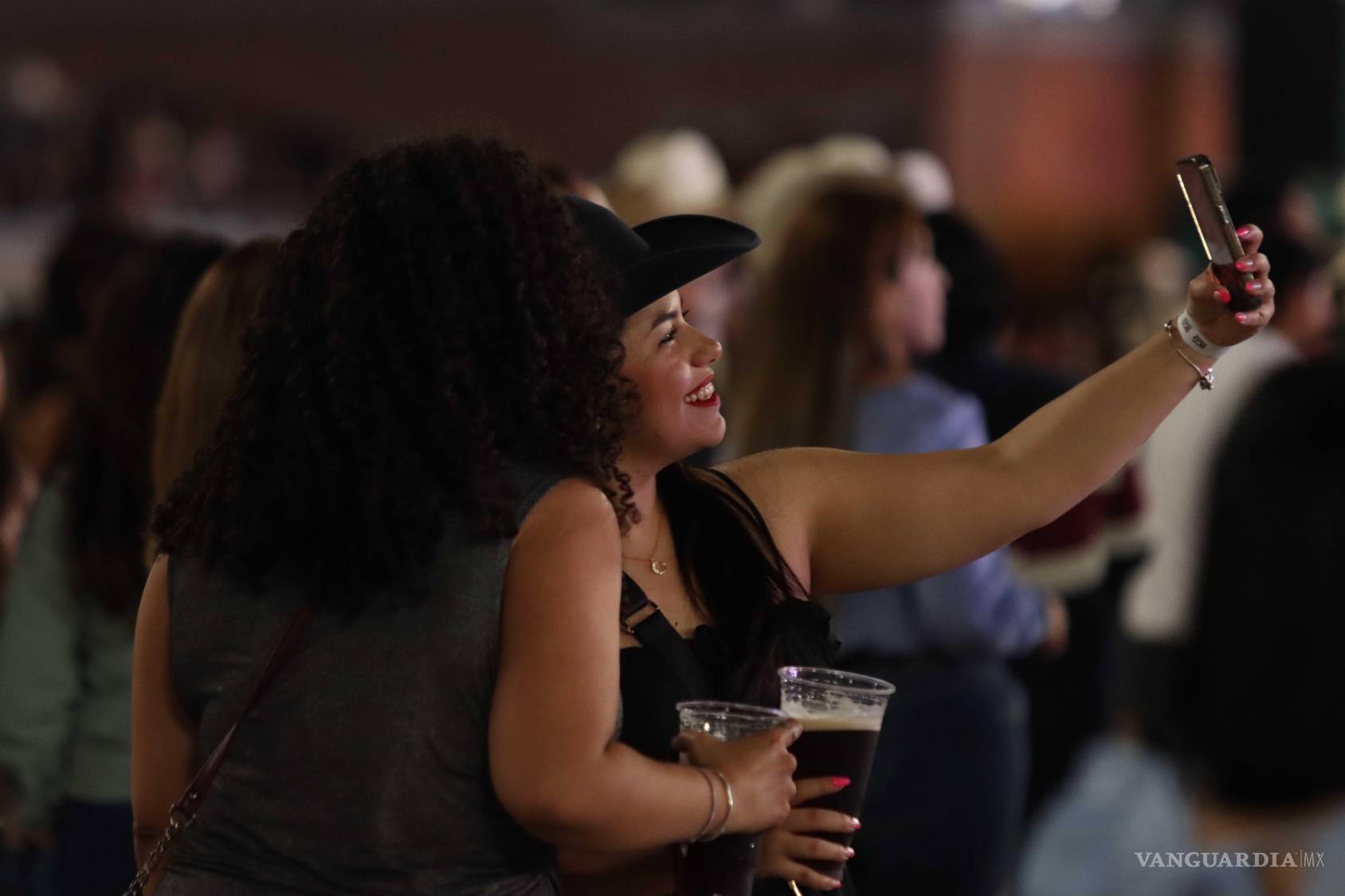 $!Los asistentes se mantuvieron atentos a casa sorpresa.