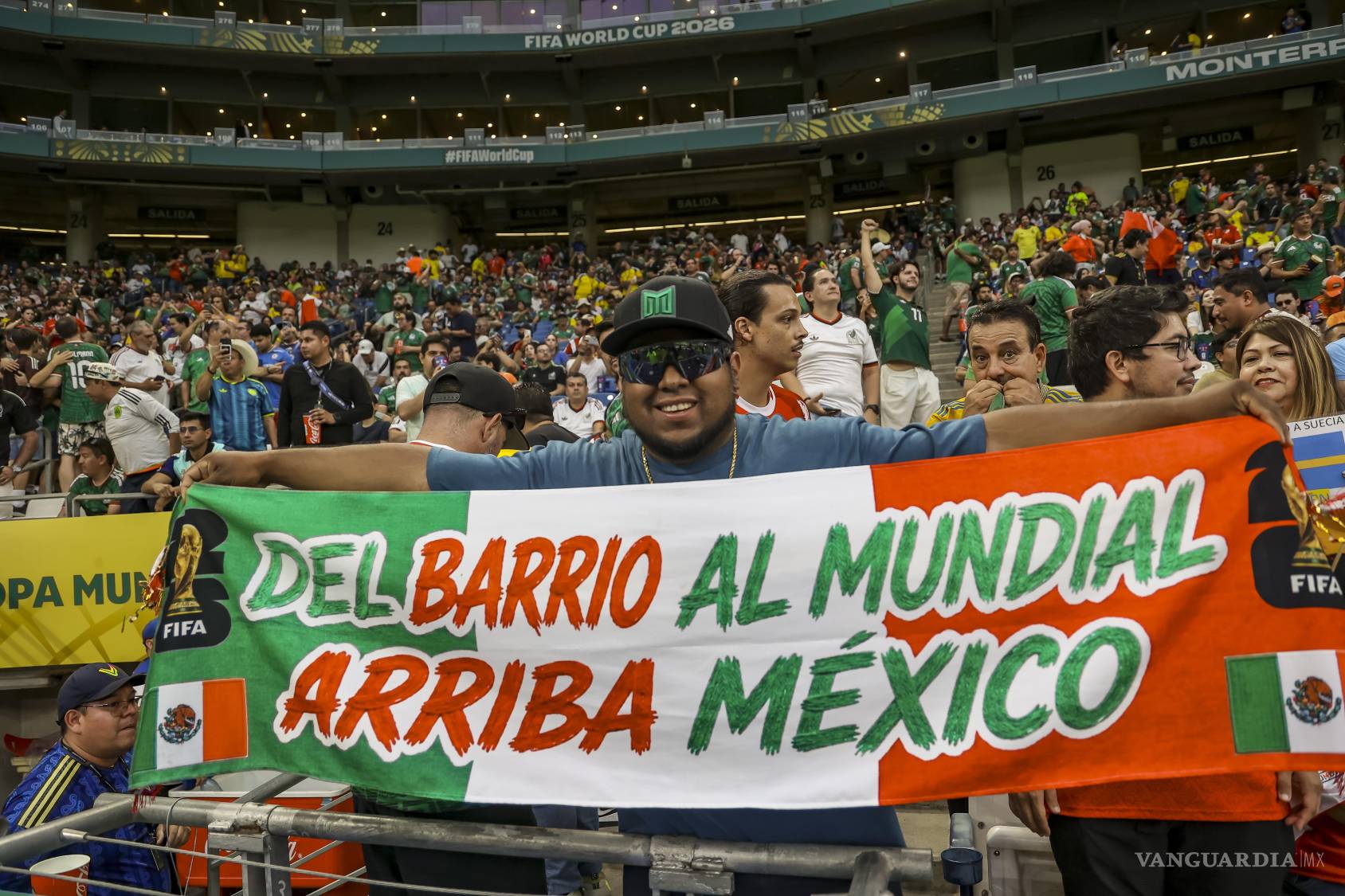 $!Desde Veracruz hasta Argentina: la fiesta multicultural inunda el Estadio Monterrey
