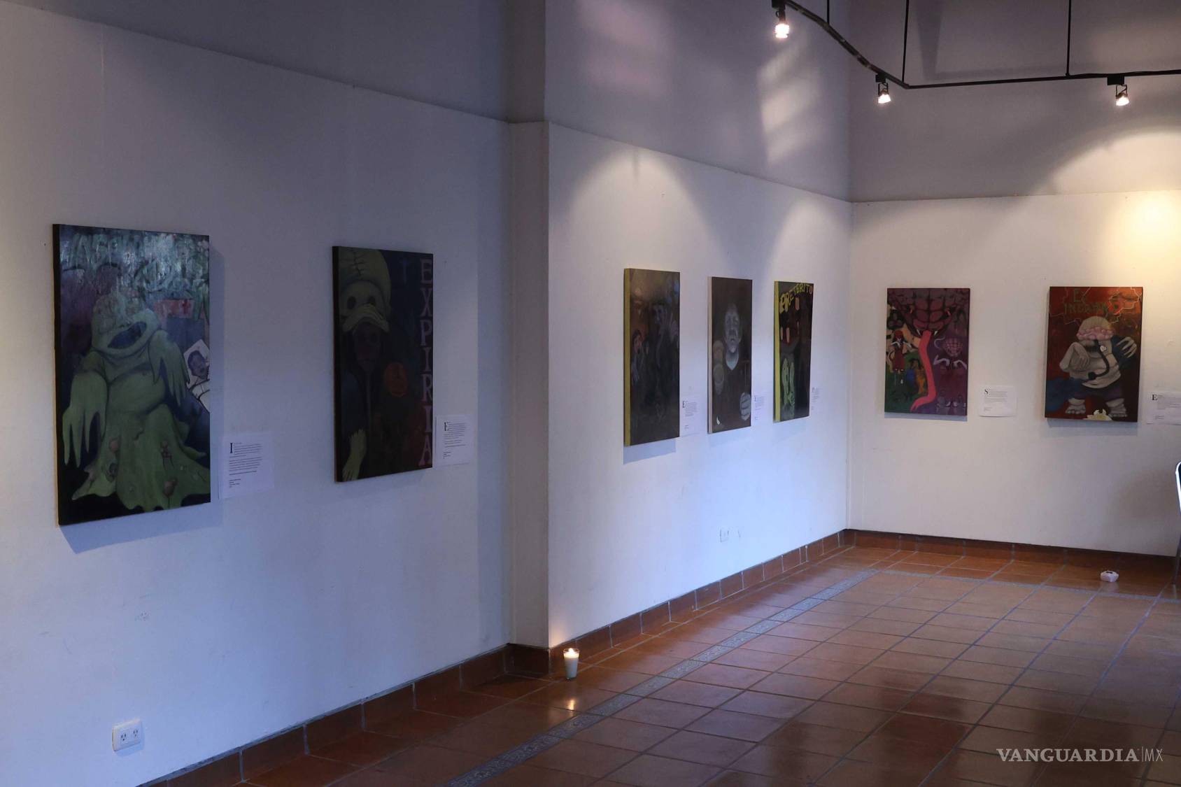 $!Ebel Charles retrata los miedos de Saltillo en la exposición ‘Reales torturas y macabros’