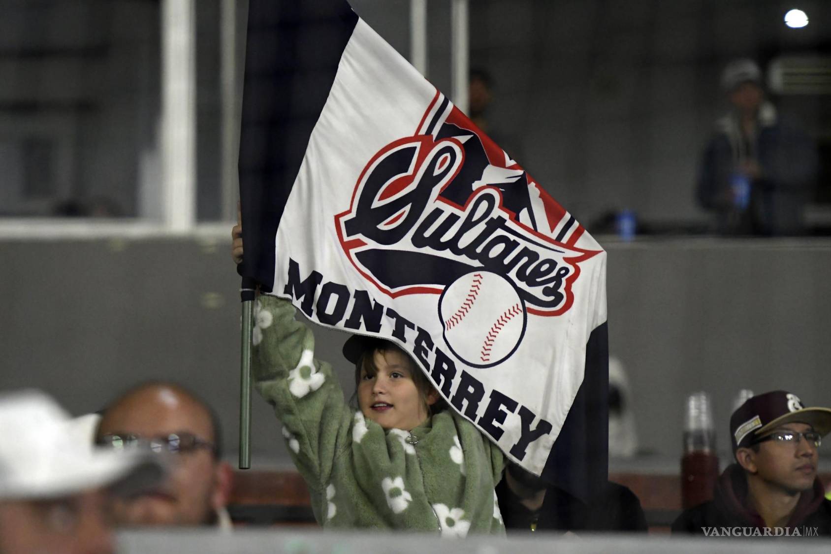 $!Durante el juego, hubo ambiente por parte de ambas porras.
