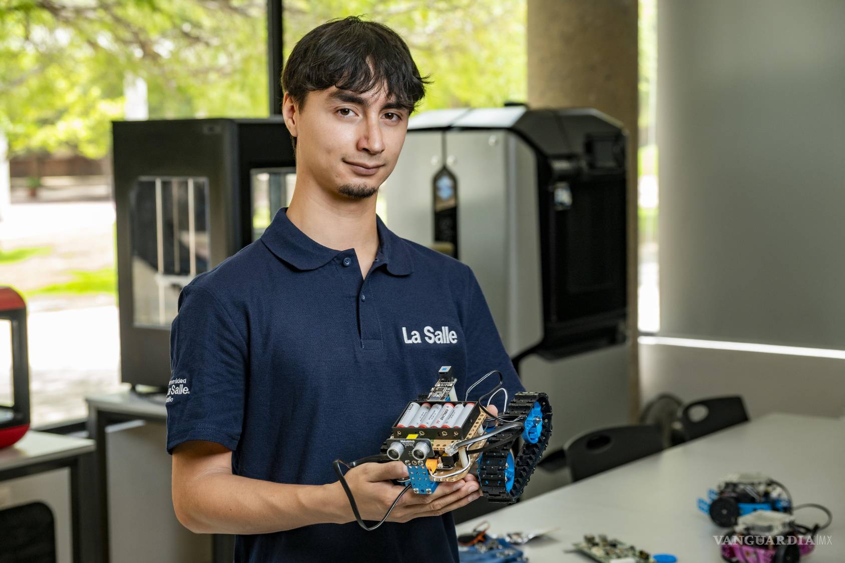 $!Josué Julián desarrolló una propuesta tecnológica enfocada en el monitoreo físico de astronautas mediante visualización holográfica. FOTO: OMAR SAUCEDO