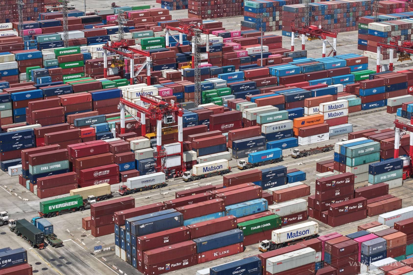 $!Respaldadas por los envíos de chips y baterías, las exportaciones chinas escalaron 27% en junio, logrando un superávit de 125 mil millones de dólares.