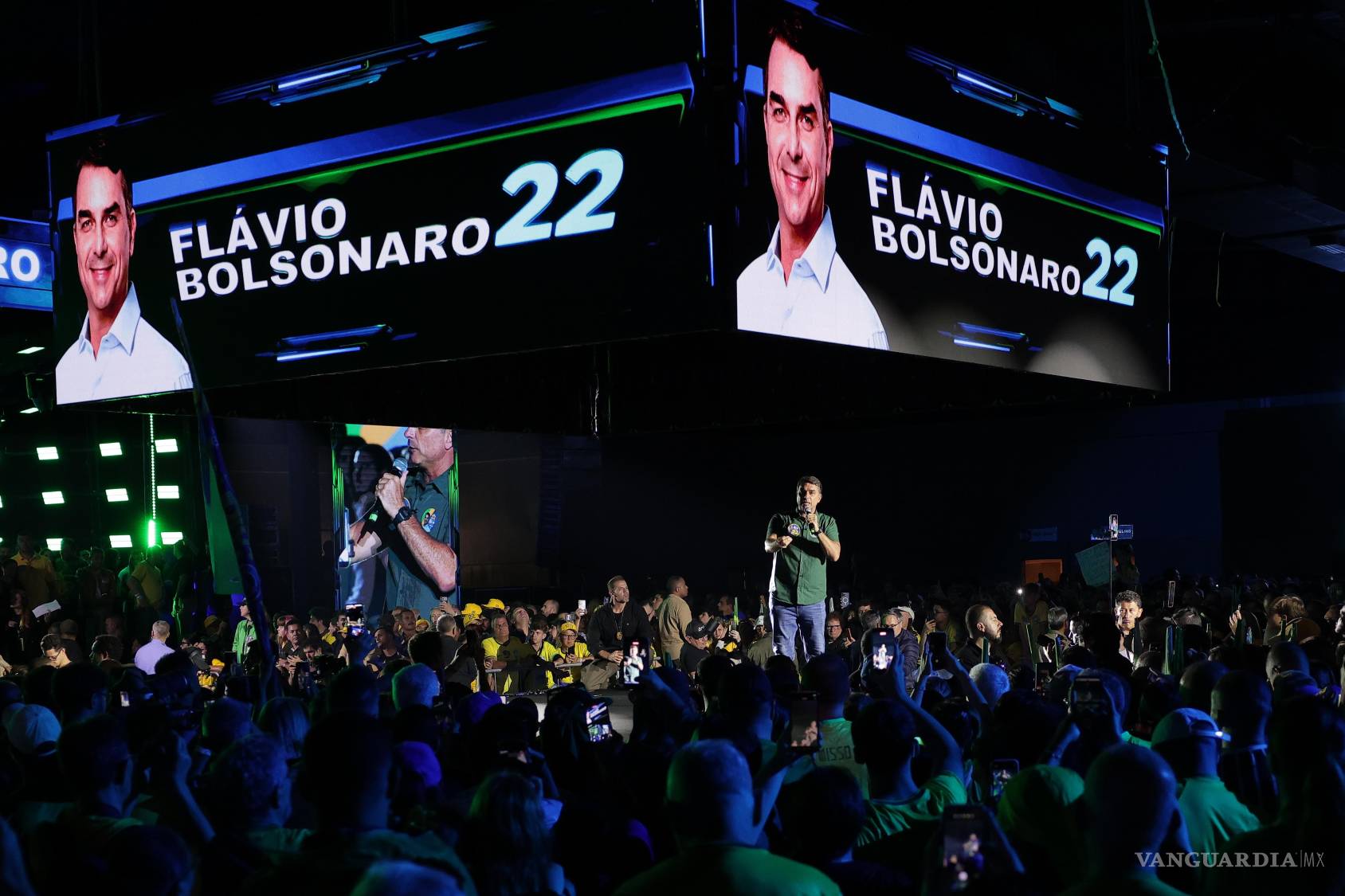 $!Jair Bolsonaro aparece en contenidos generados con IA que buscan movilizar apoyo para su hijo, Flávio Bolsonaro.