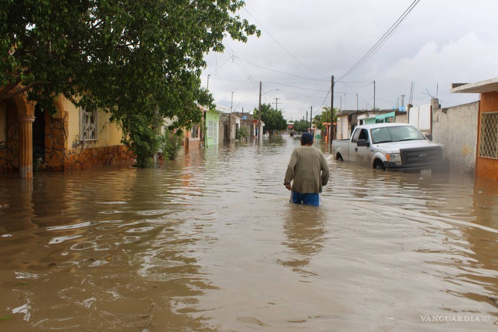 $!‘Ahogan’ lluvias a Torreón; suspende SEP clases en la Región Laguna
