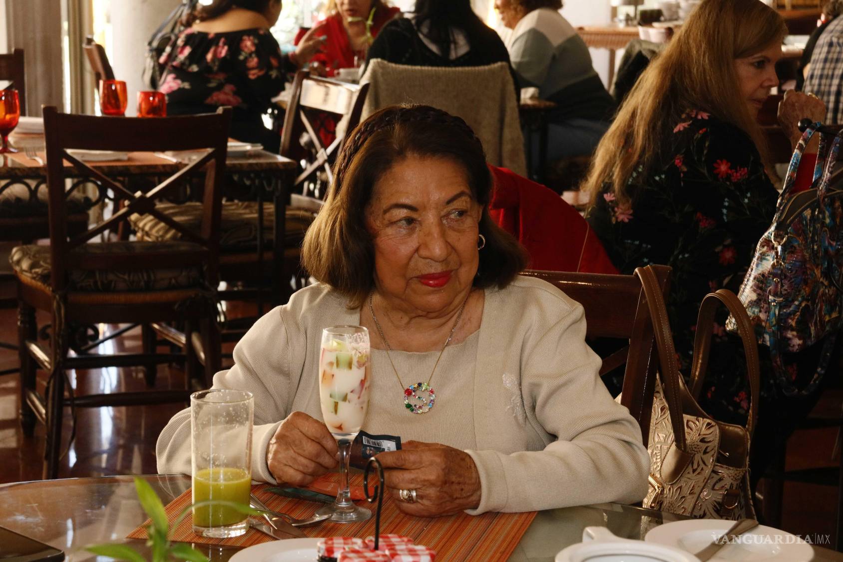 $!Soledad Esquivel señala que la confianza ha sido clave para mantener el vínculo durante cuatro décadas.