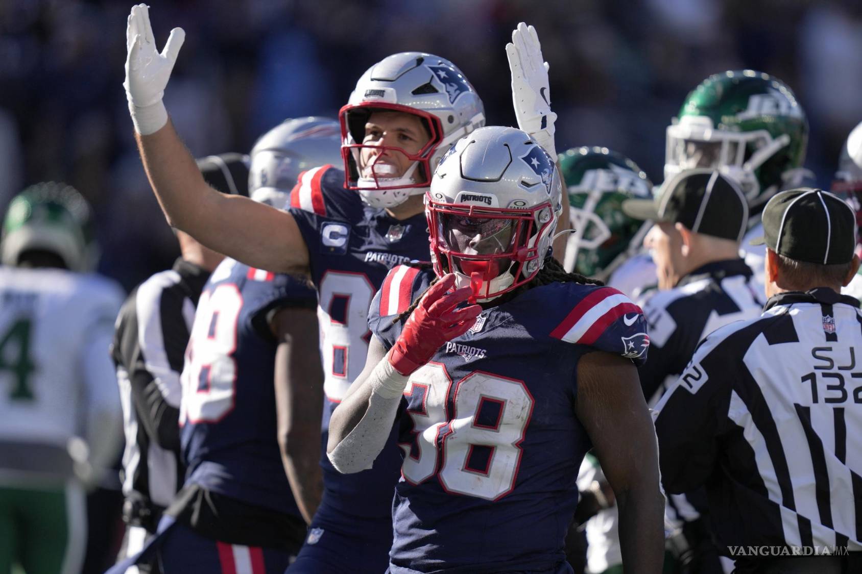 $!El ala cerrada de los Patriots ha sido una opción confiable para el novato Drake Maye.