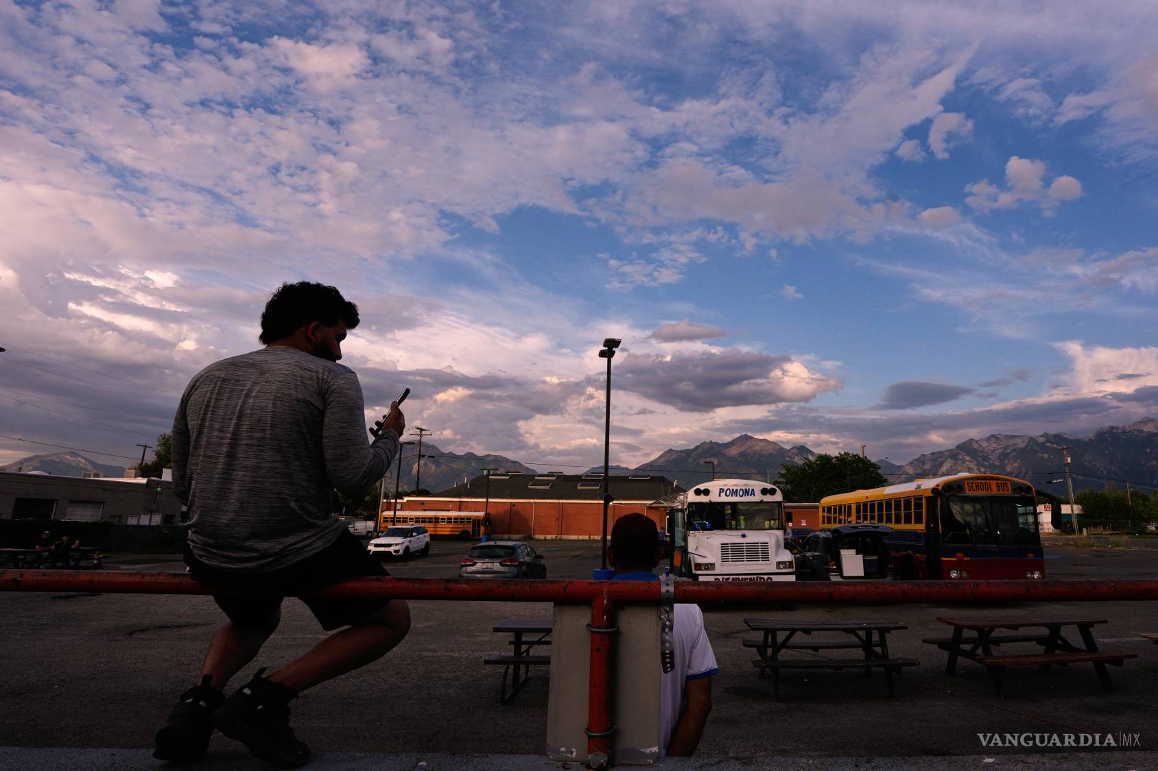$!Menores de edad realizan labores en rudimentarias instalaciones de procesamiento de oro.
