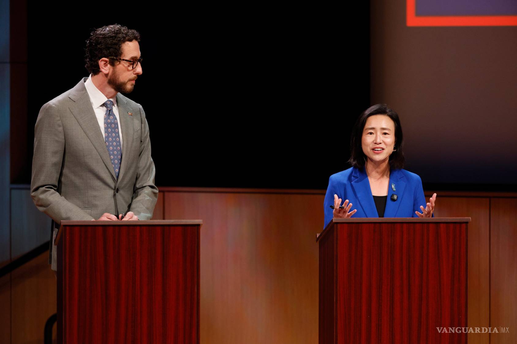 $!Debate entre el senador Scott Wiener (I) y la supervisora de San Francisco Connie Chan, ambos demócratas compiten por el escaño en la Cámara de Representantes, que deja vacante Nancy Pelosi.