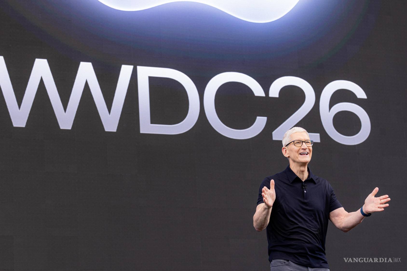 $!Tim Cook, director ejecutivo de Apple, habla durante la conferencia anual de desarrolladores de Apple en la sede de la compañía, el 8 de junio de 2026.