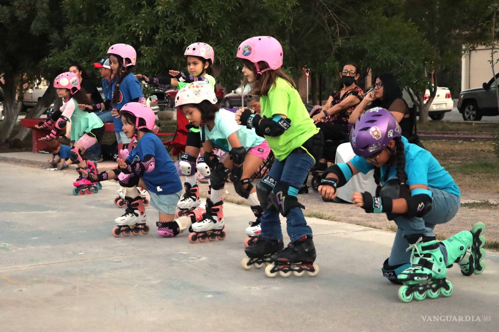 $!La comunidad de patinadores ha contribuido al cuidado de la plaza con reforestaciones, poda de árboles y colocación de botes de basura.