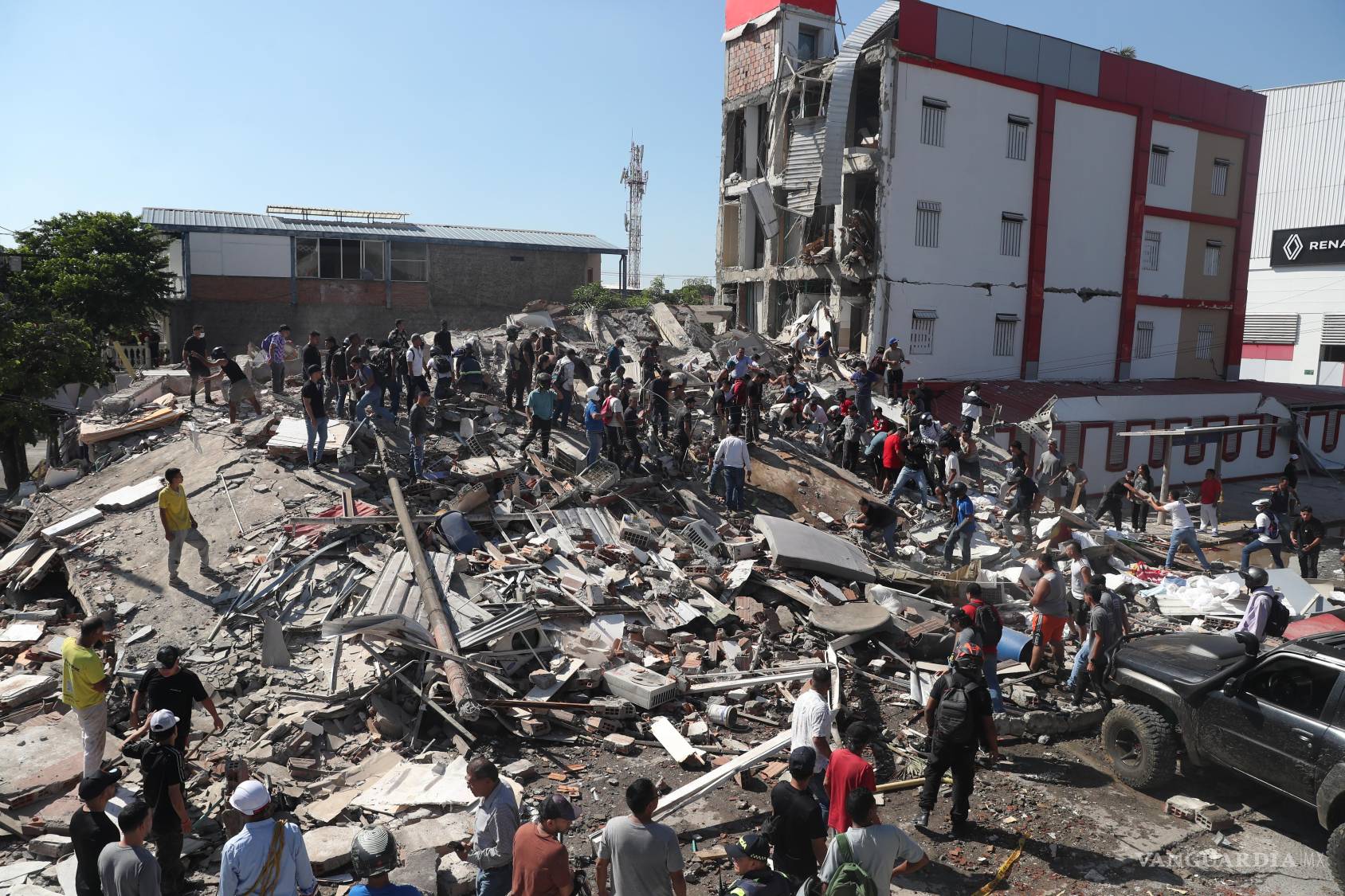$!Más de 150 grandes edificaciones en Cali y Pereira colapsaron por el sismo.
