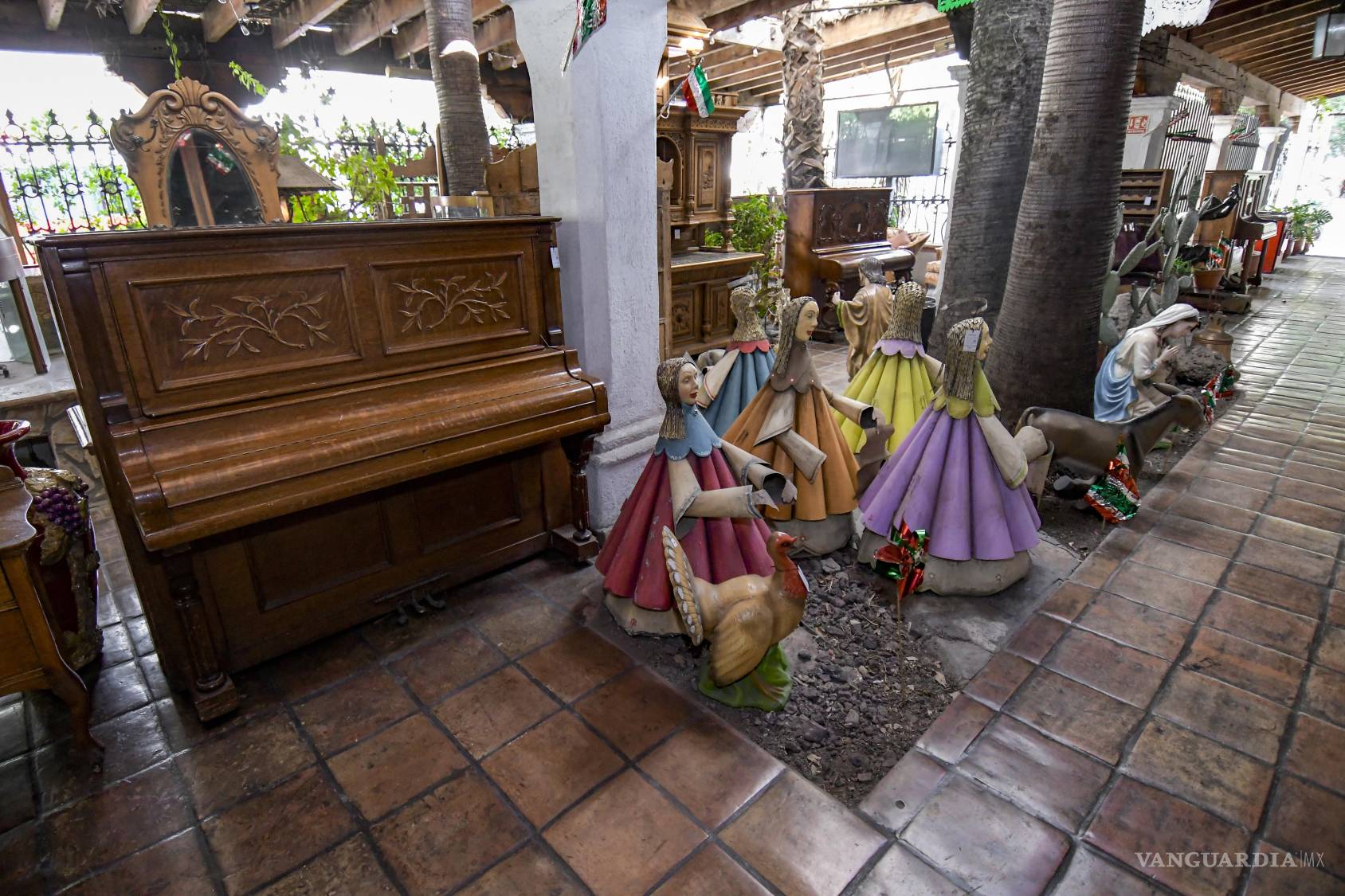 $!La Canasta celebra 60 años con una subasta de las antigüedades que han formado parte de su historia