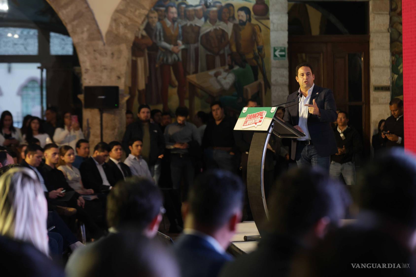 $!La ceremonia reunió a autoridades municipales y estatales, quienes destacaron el potencial transformador de la juventud y el compromiso del municipio para ampliar oportunidades de desarrollo.