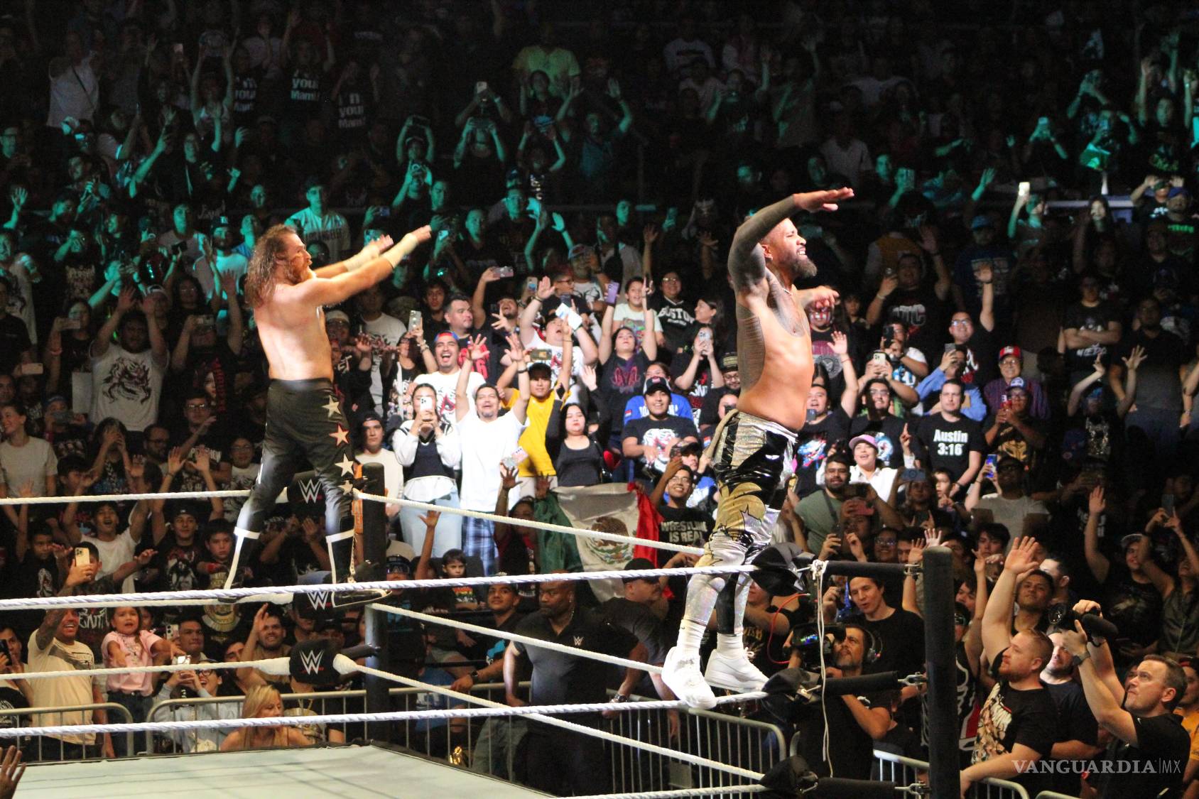 $!Dan estrellas de la WWE un Supershow en Monterrey