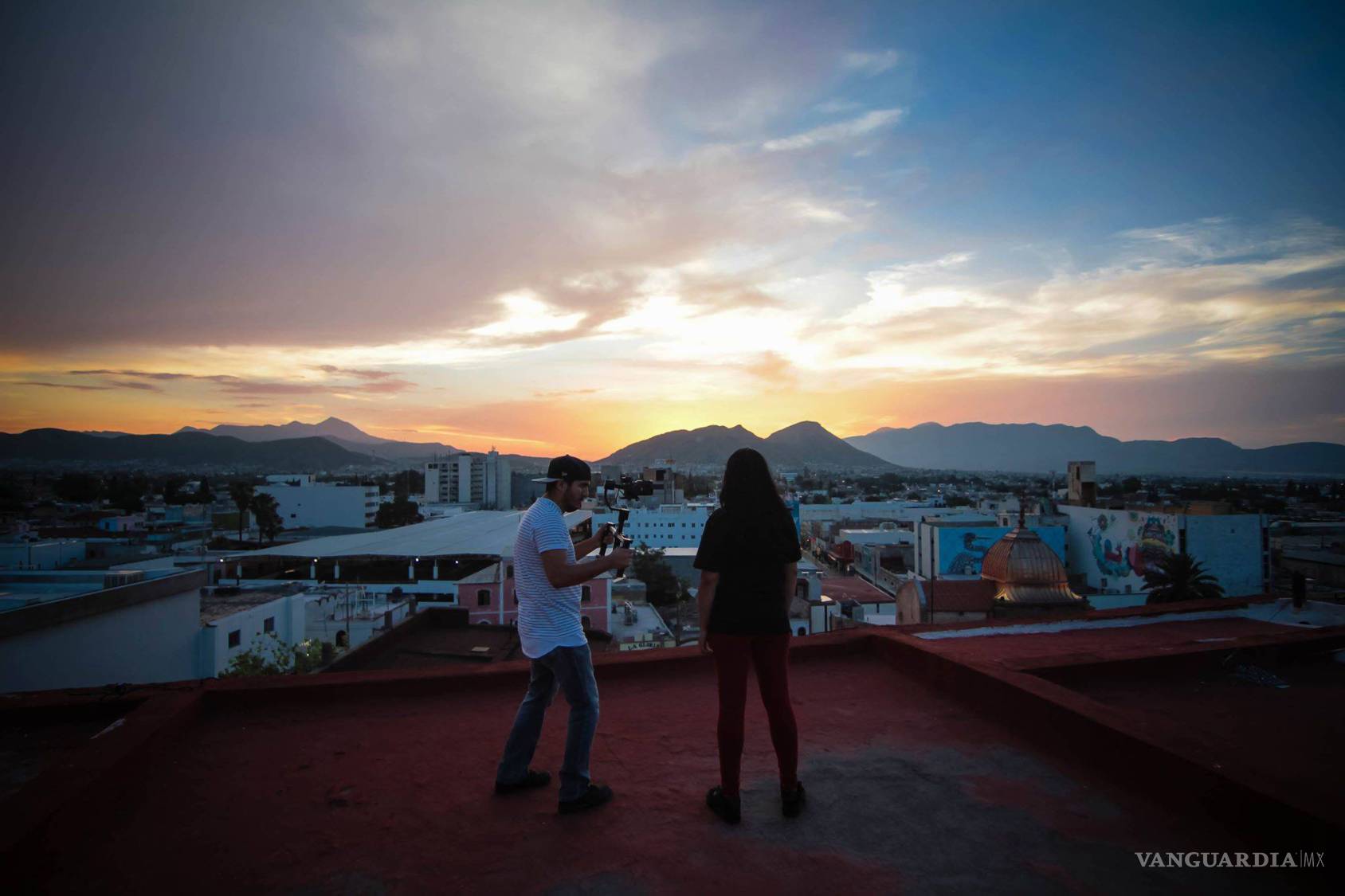 $!‘Notes &amp; Memories’ combinan pasiones en video musical