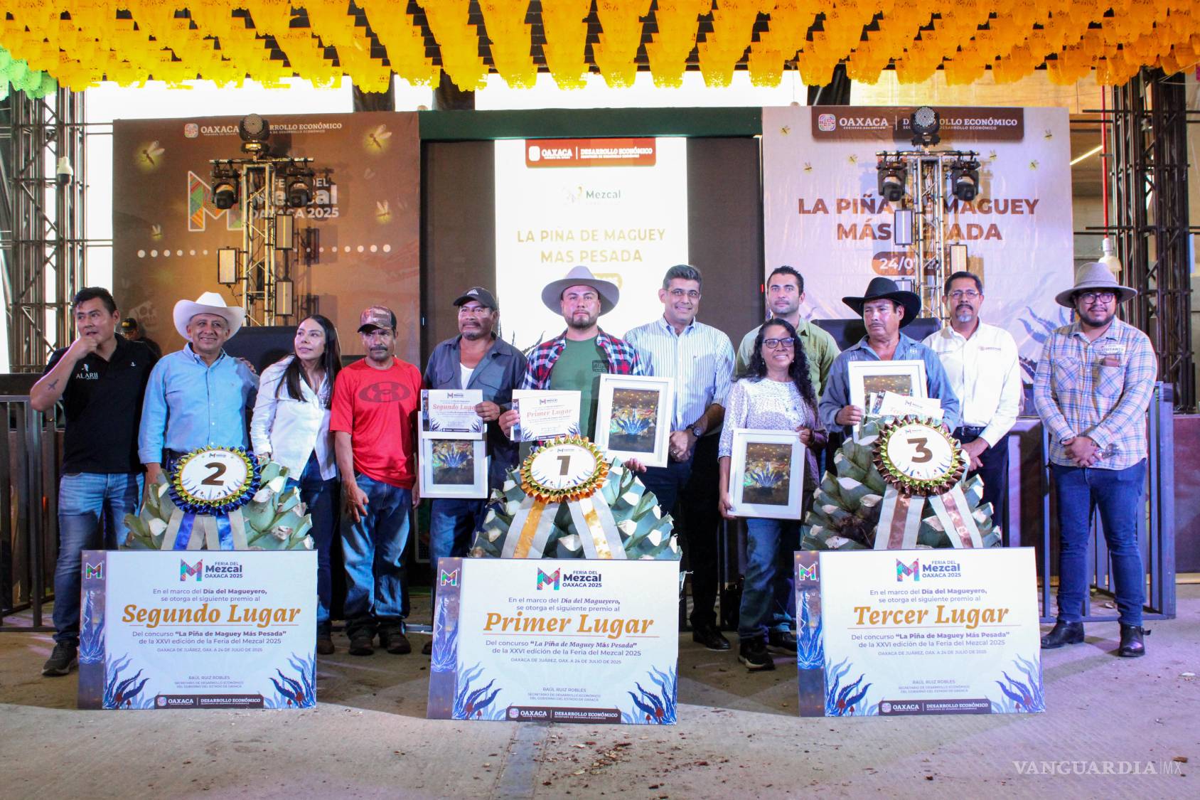 $!La Feria del Mezcal no sólo celebra una de las bebidas más emblemáticas de México, también proyecta al mundo el talento, la creatividad y la diversidad cultural de Oaxaca.