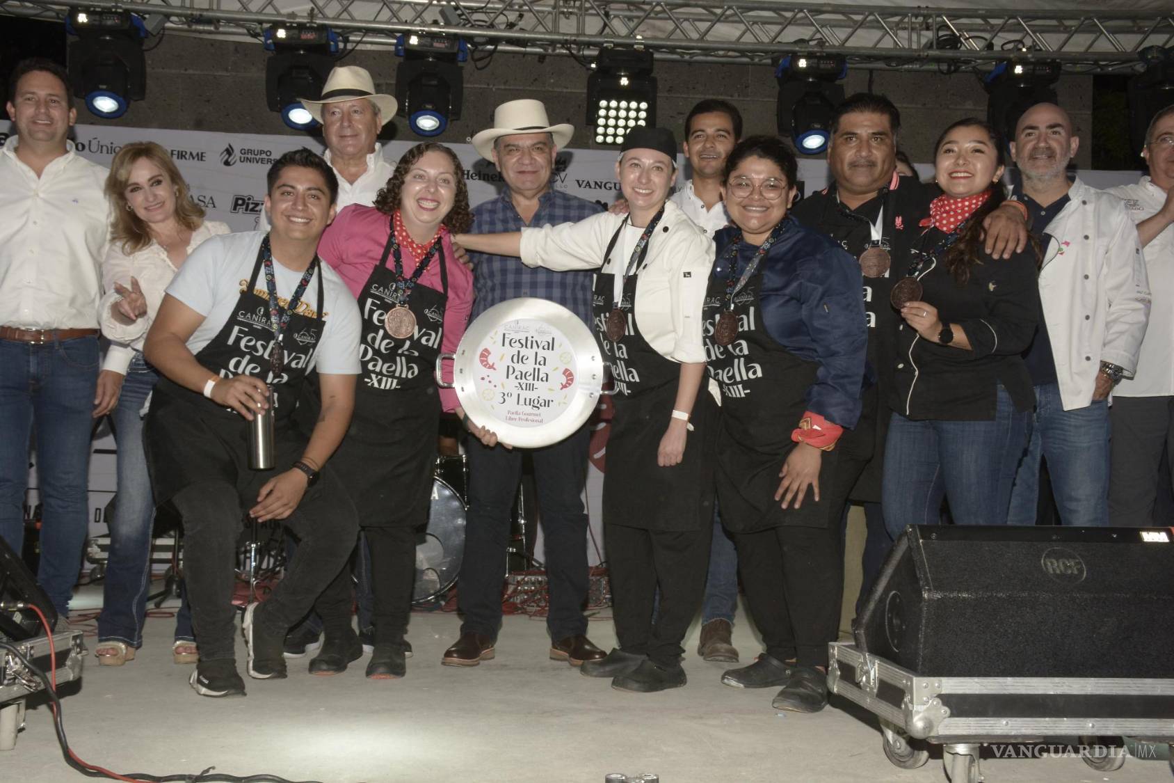 $!Las autoridades estatales y municipales acompañaron a los ganadores.