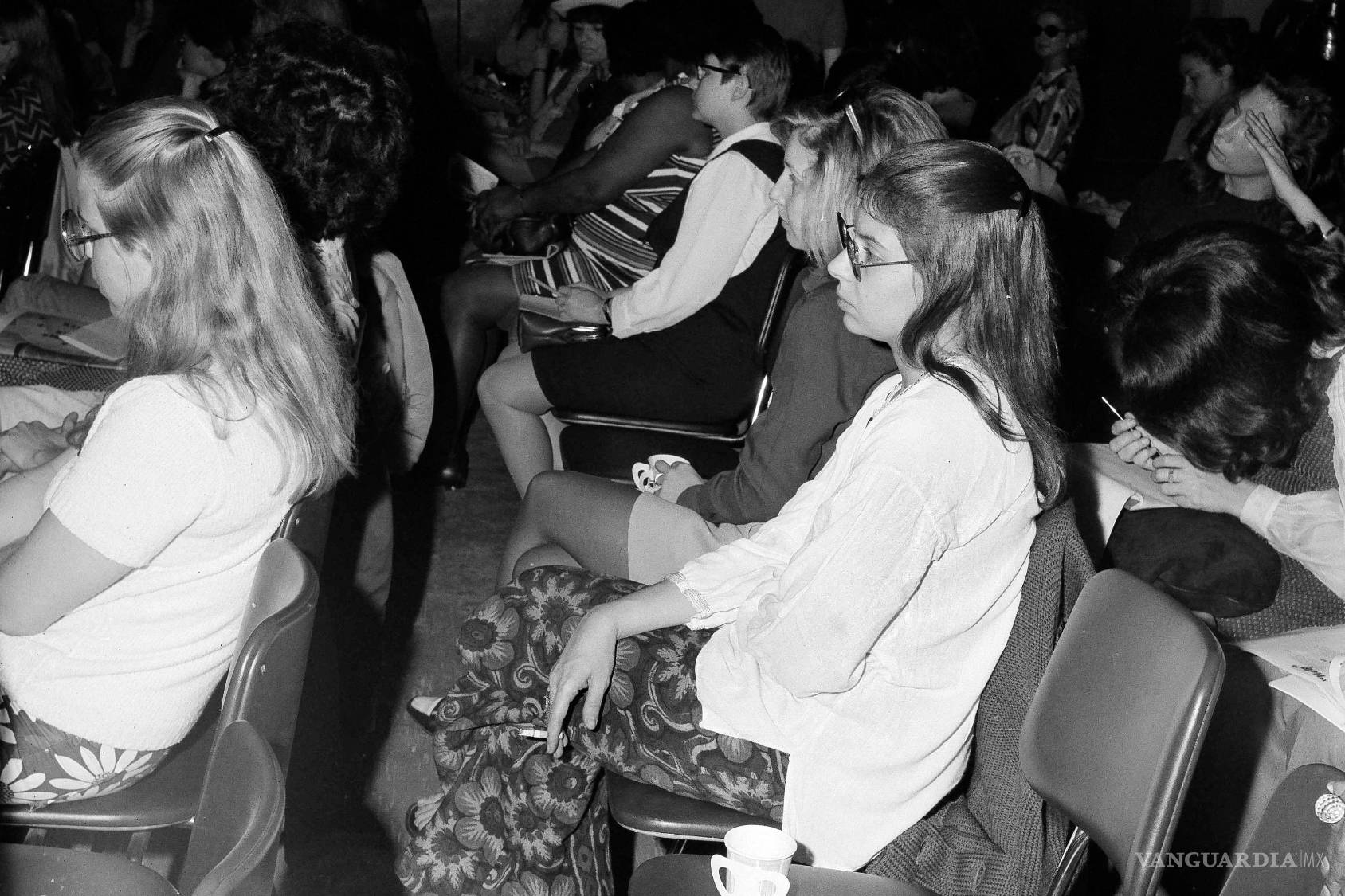 $!La activista por los derechos de las mujeres, Robin Morgan, asiste a una conferencia a favor de la Liberación de las Mujeres en Nueva York el 28 de mayo de 1970.