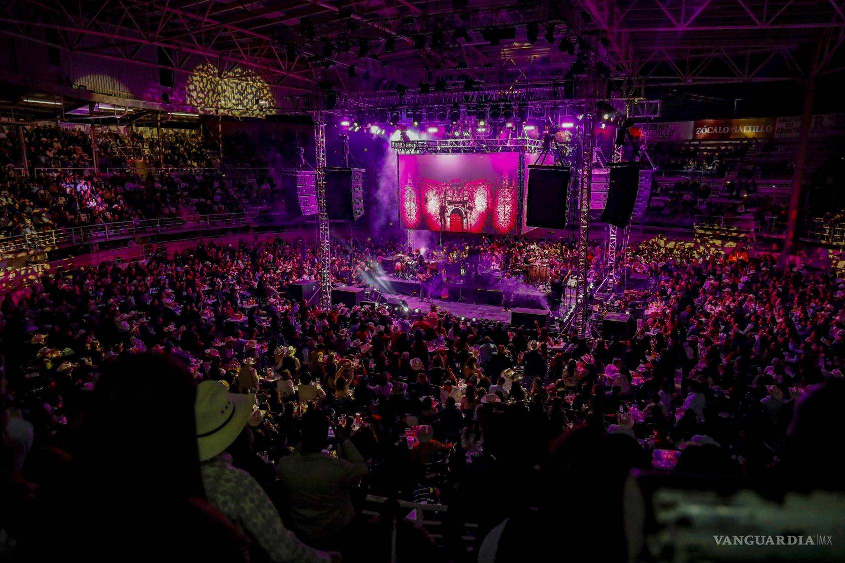 $!La Firma conquistó al público con un concierto a lleno total en el Lienzo Charro Enrique González.