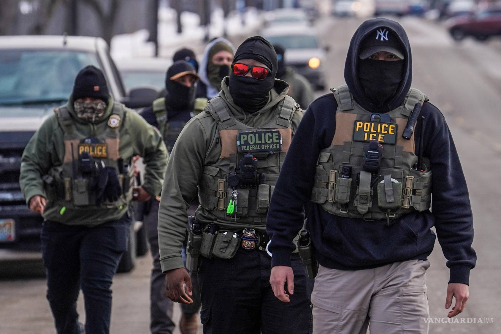 $!Agentes federales llevan a cabo un operativo migratorio el 5 de febrero de 2026, en las calles de Minneapolis, Minnesota.