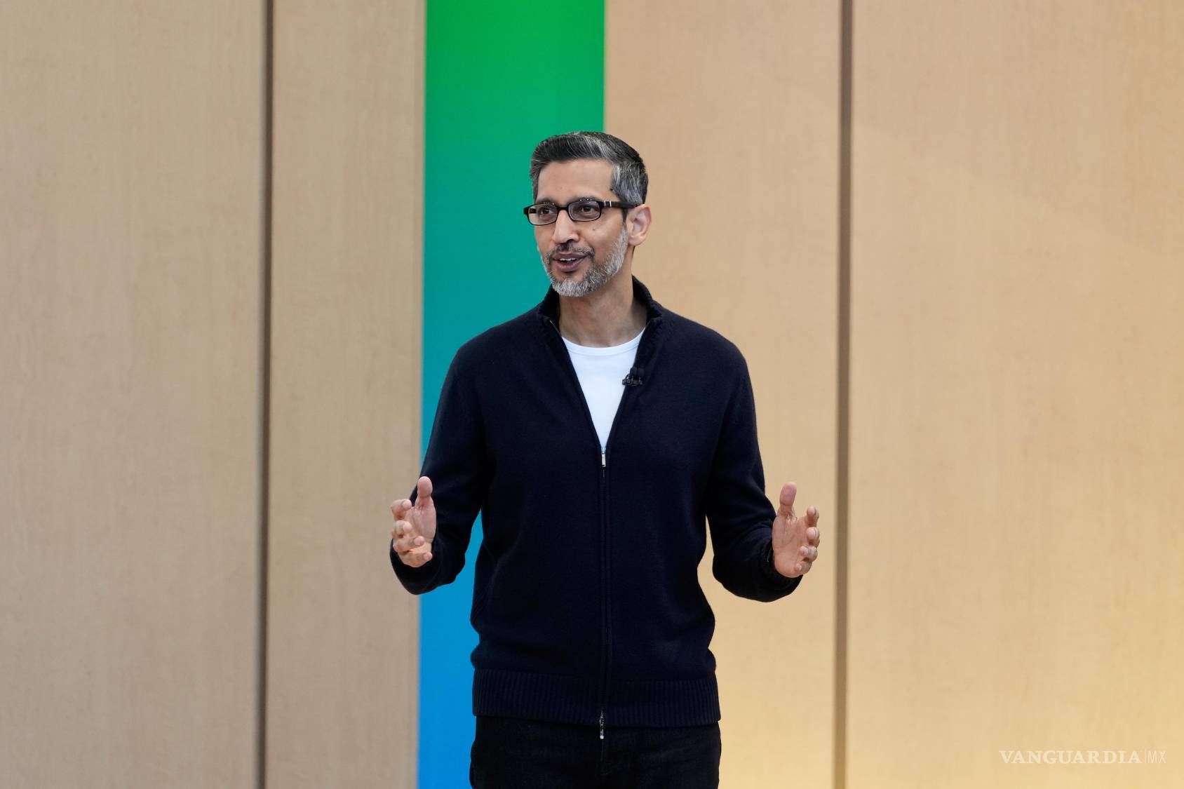 $!El director general de Alphabet, Sundar Pichai, habla en un evento de Google I/O en Mountain View, California, el martes 19 de mayo de 2026.