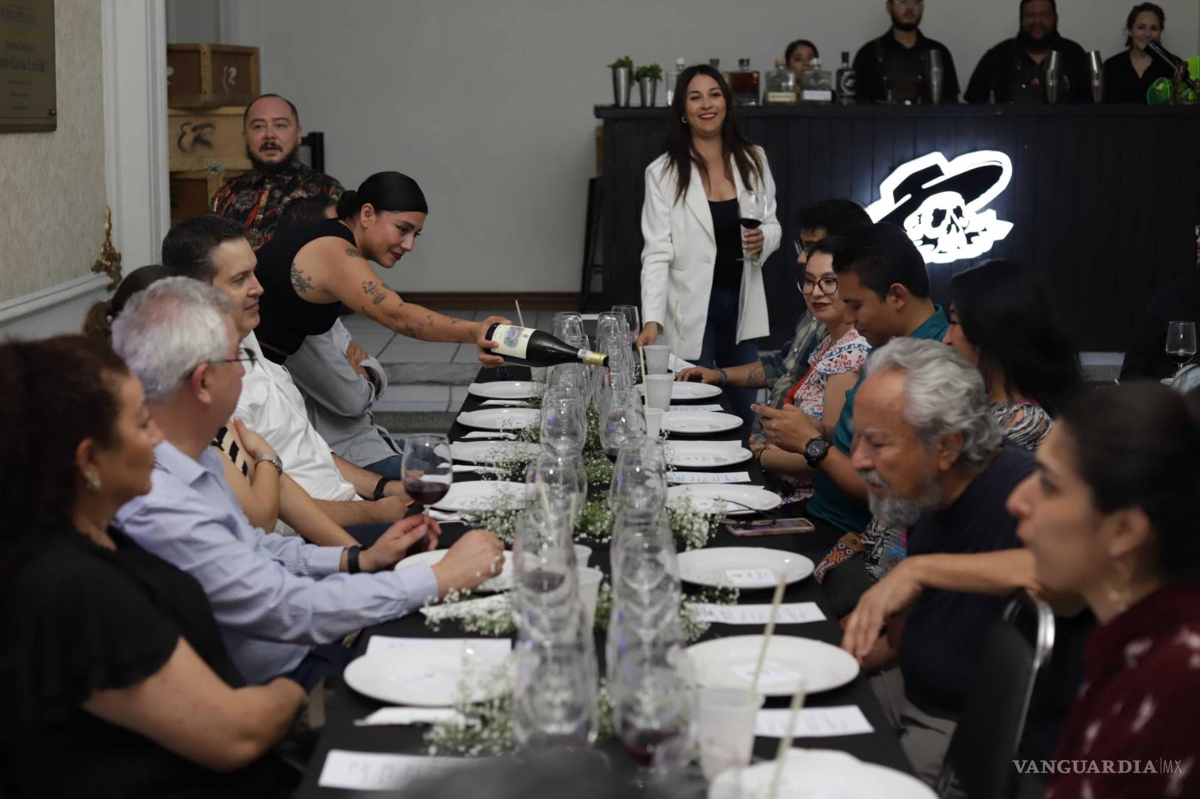 $!Tnto Peña como ‘Mayelo’ tomaron su turno frente a la audiencia para breves intervenciones durante la noche.