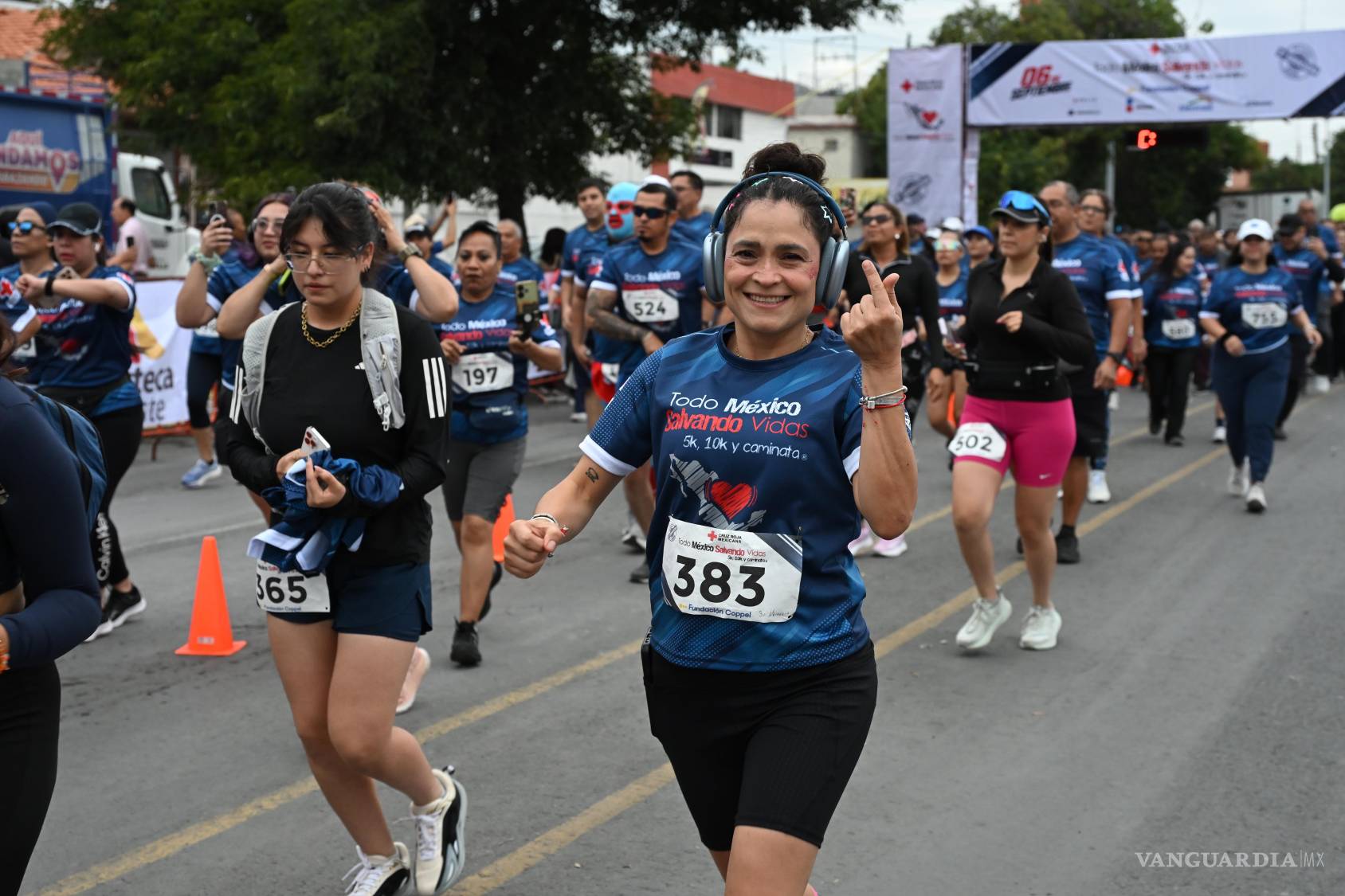 $!Familias completas se sumaron a la carrera, que reunió a niños, jóvenes y adultos mayores en la Ruta Recreativa.