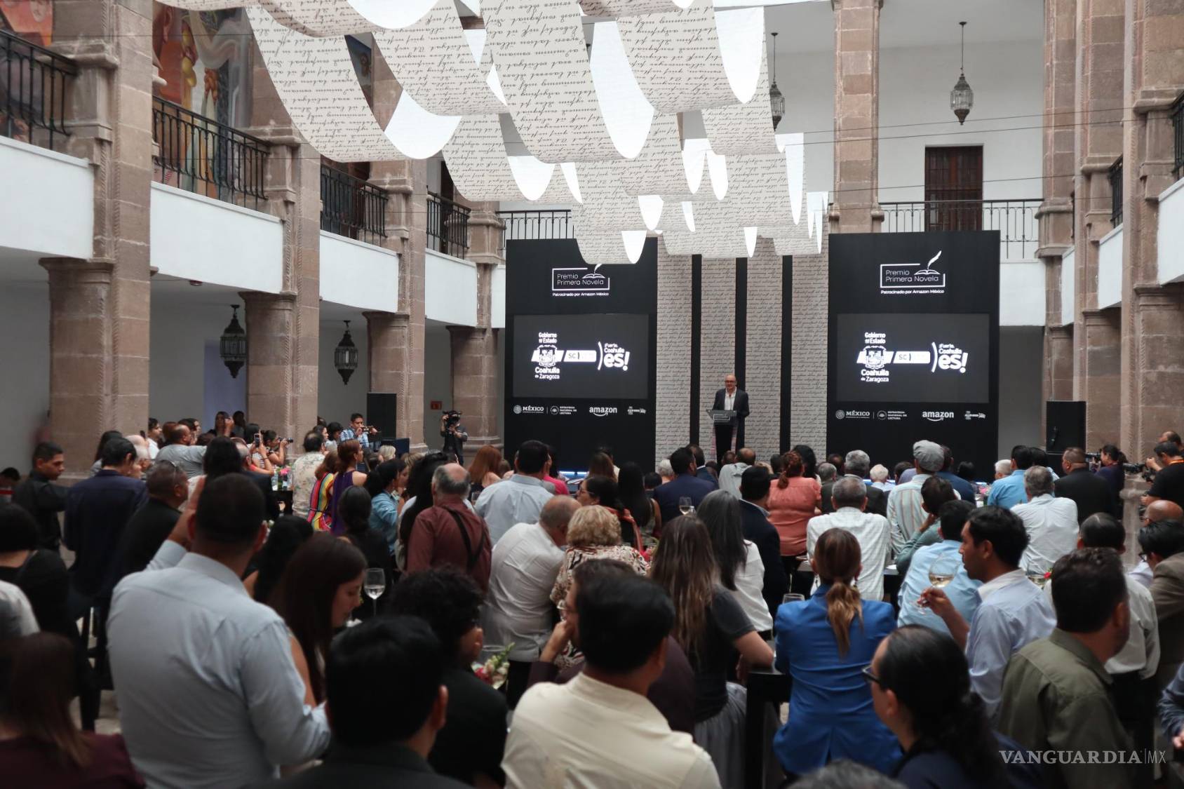 $!El evento de premiación se llevó a cabo en el Palacio de Gobierno.