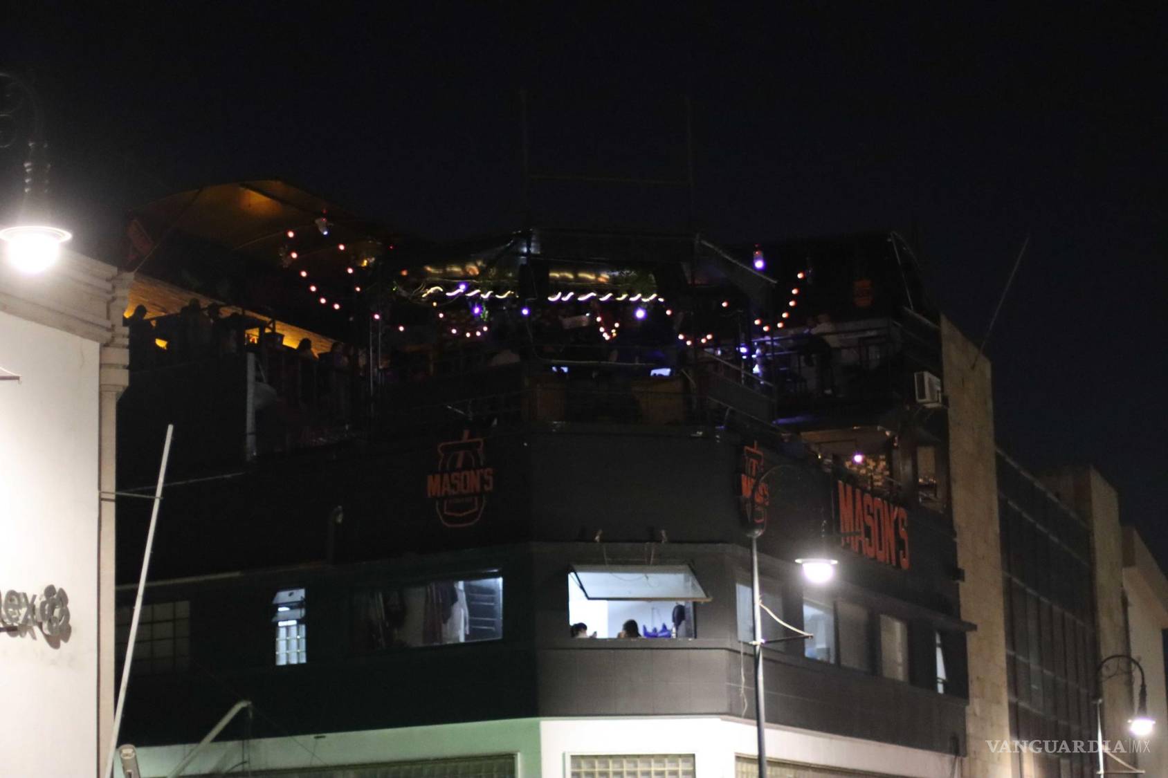 $!En una sola esquina (Allende y Ocampo) existen hasta cuatro antros.