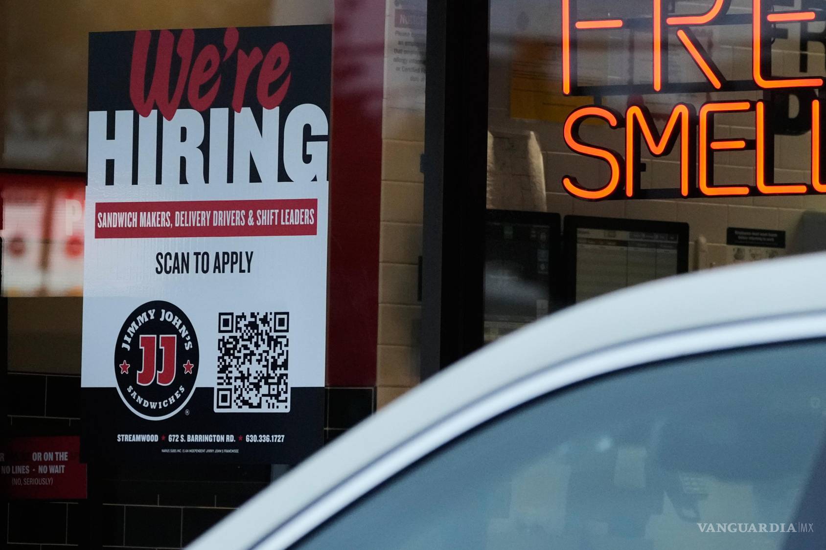 $!Un letrero de contratación en una tienda de emparedados, en Streamwood, Illinois, el miércoles 16 de septiembre de 2026.