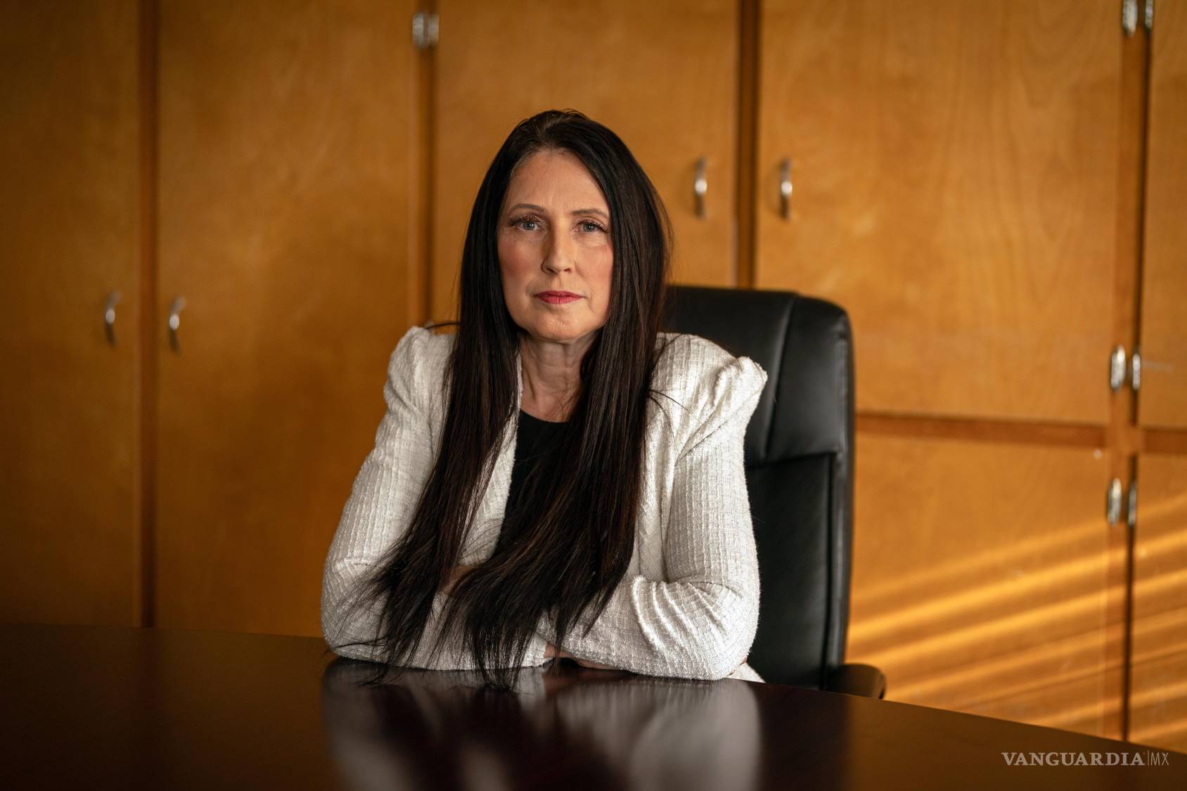 $!Nikki Ramirez-Smith, abogada de inmigración. Agentes federales irrumpieron en un hipódromo en octubre, y las repercusiones aún conmocionan a la comunidad.