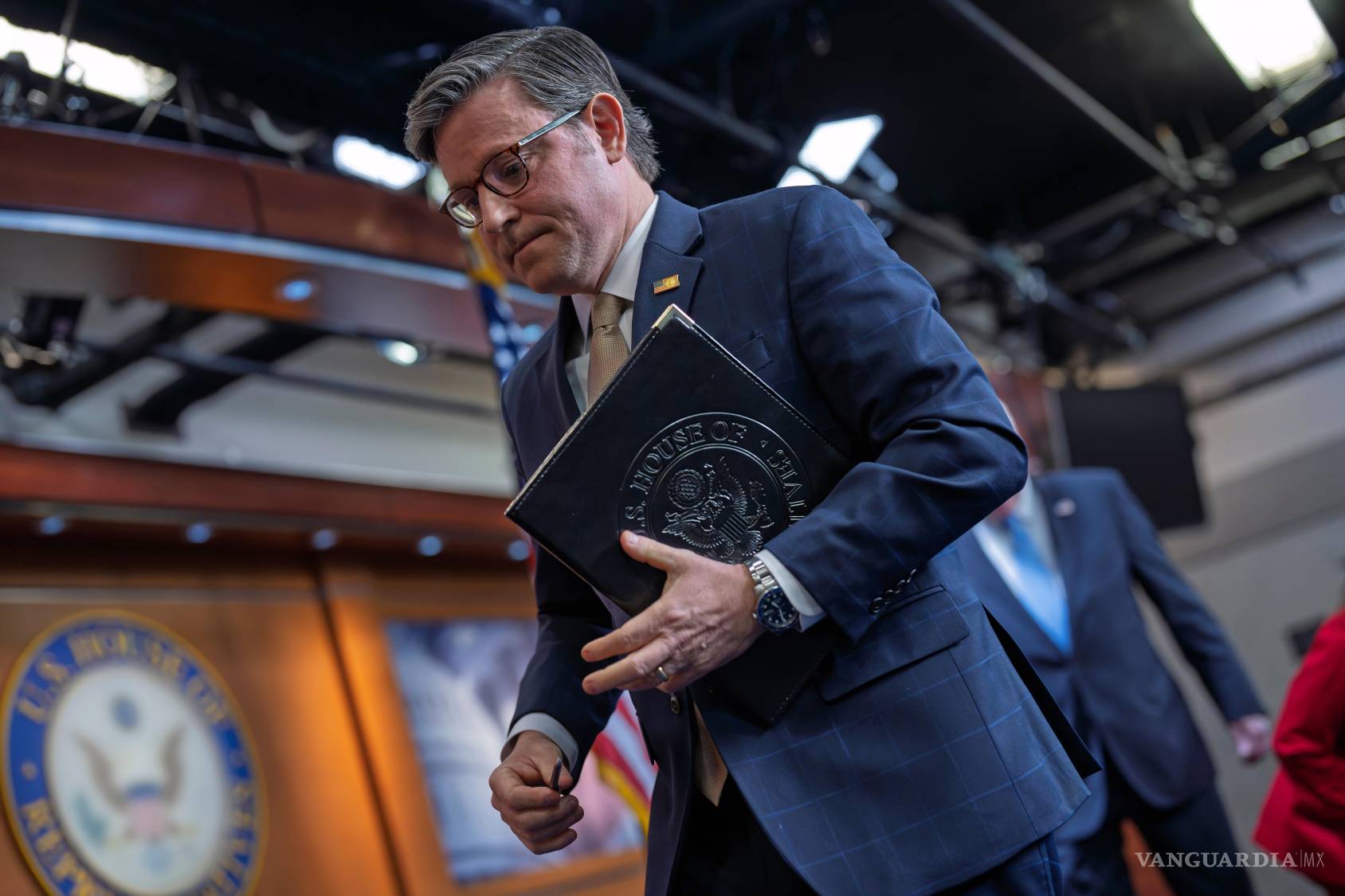 $!El presidente de la Cámara de Representantes, Mike Johnson, enfrenta el reto de unificar a su bancada para aprobar el presupuesto antes de las próximas elecciones legislativas.