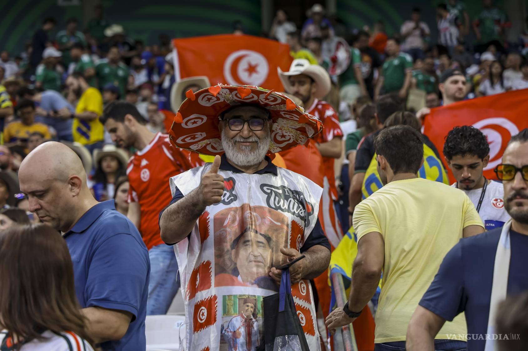 $!Desde Veracruz hasta Argentina: la fiesta multicultural inunda el Estadio Monterrey