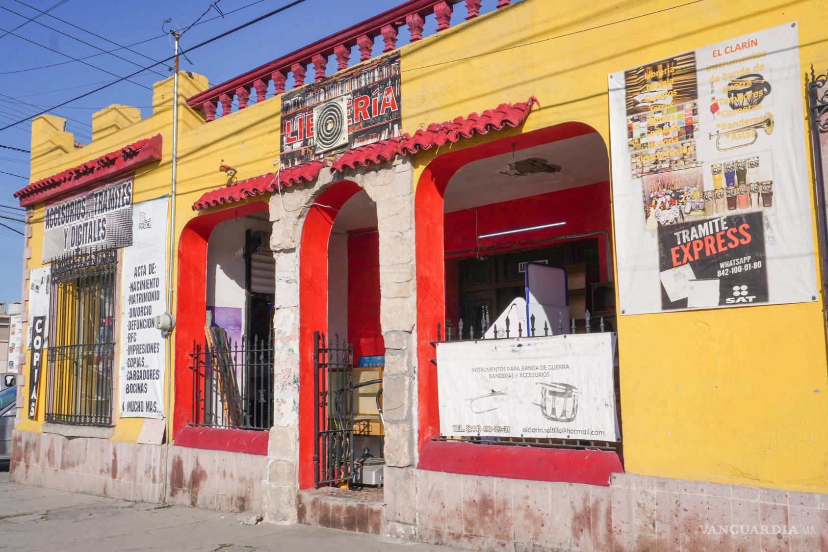 $!Refugio. Ubicada sobre la Calzada Emilio Carranza, la Librería Santa Fe se ha mantenido durante 20 años como un referente de la lectura accesible en Saltillo.