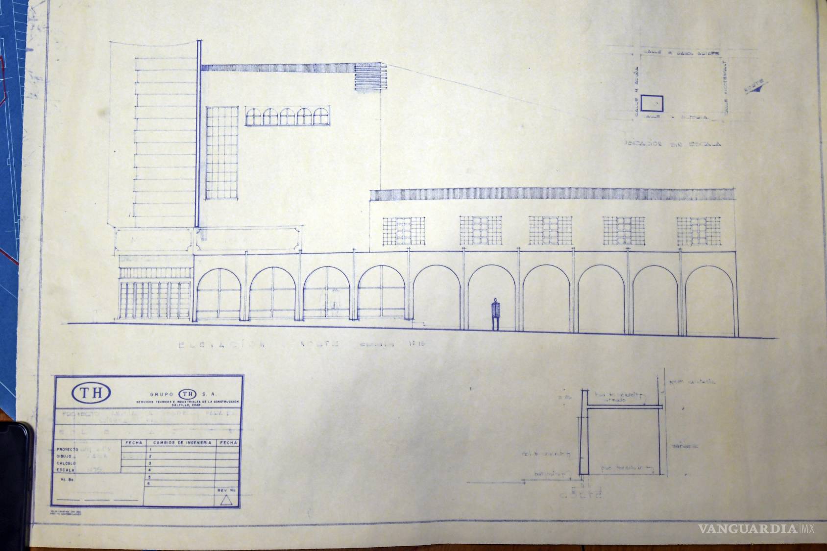 $!Vista lateral del Cine Palacio, con unos arcos que no formaron parte del proyecto final.