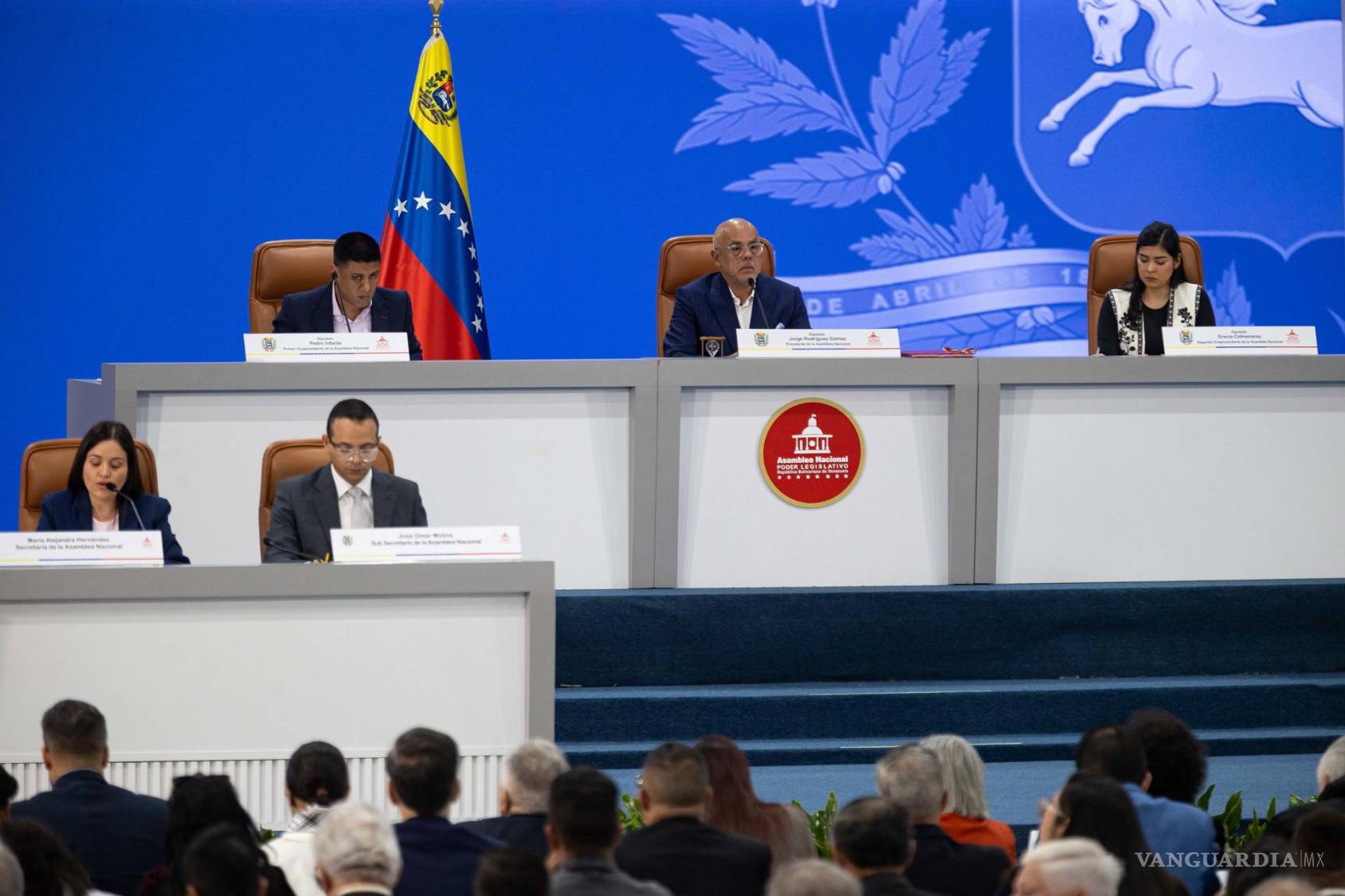 $!El Parlamento de Venezuela respaldó con el voto del chavismo y la disidencia de la oposición el acuerdo petrolero anunciado por Caracas y Washington.