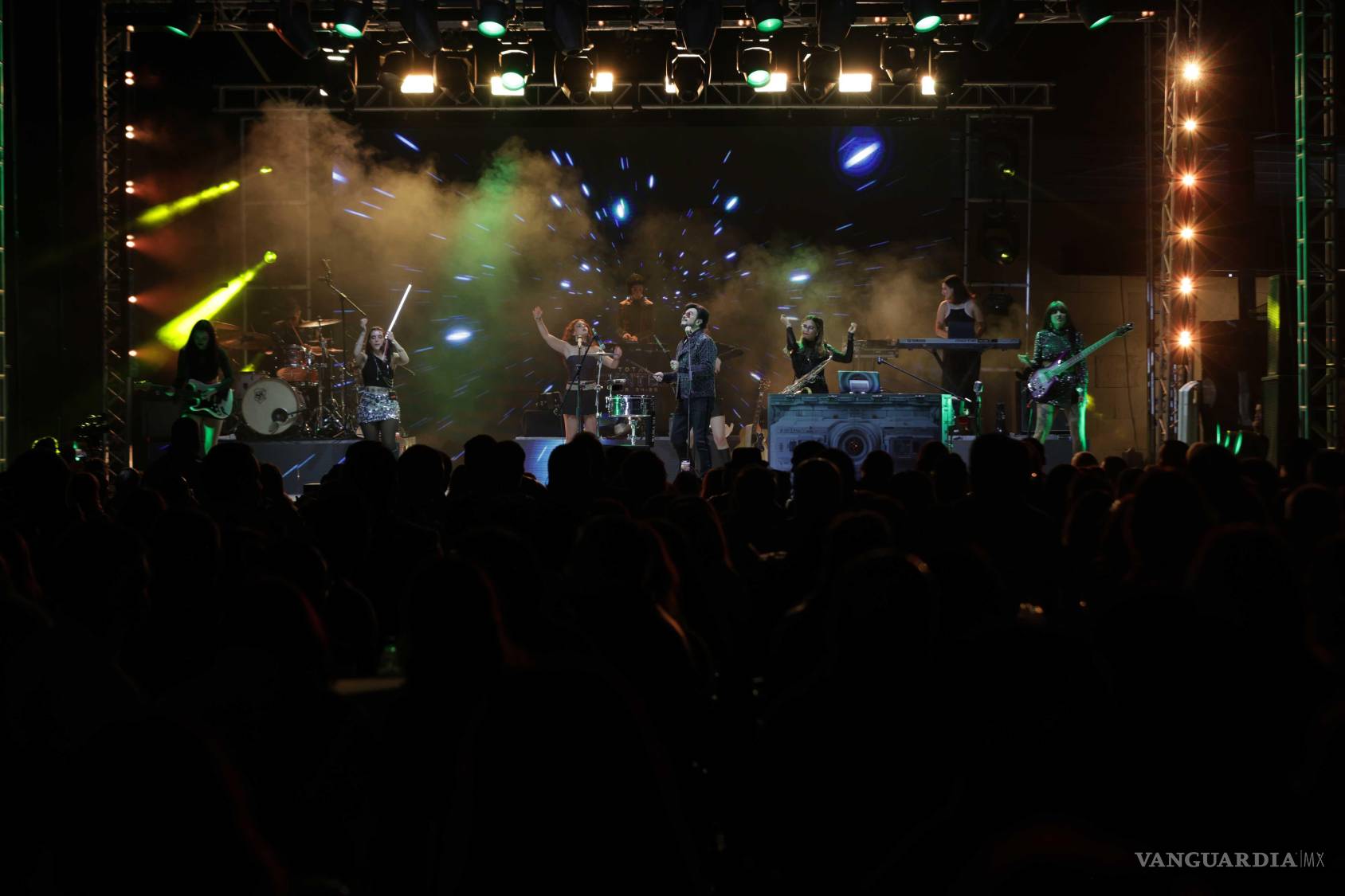 $!Deleita Aleks Syntek a saltillenses con presentación a beneficio de niños con discapacidad auditiva