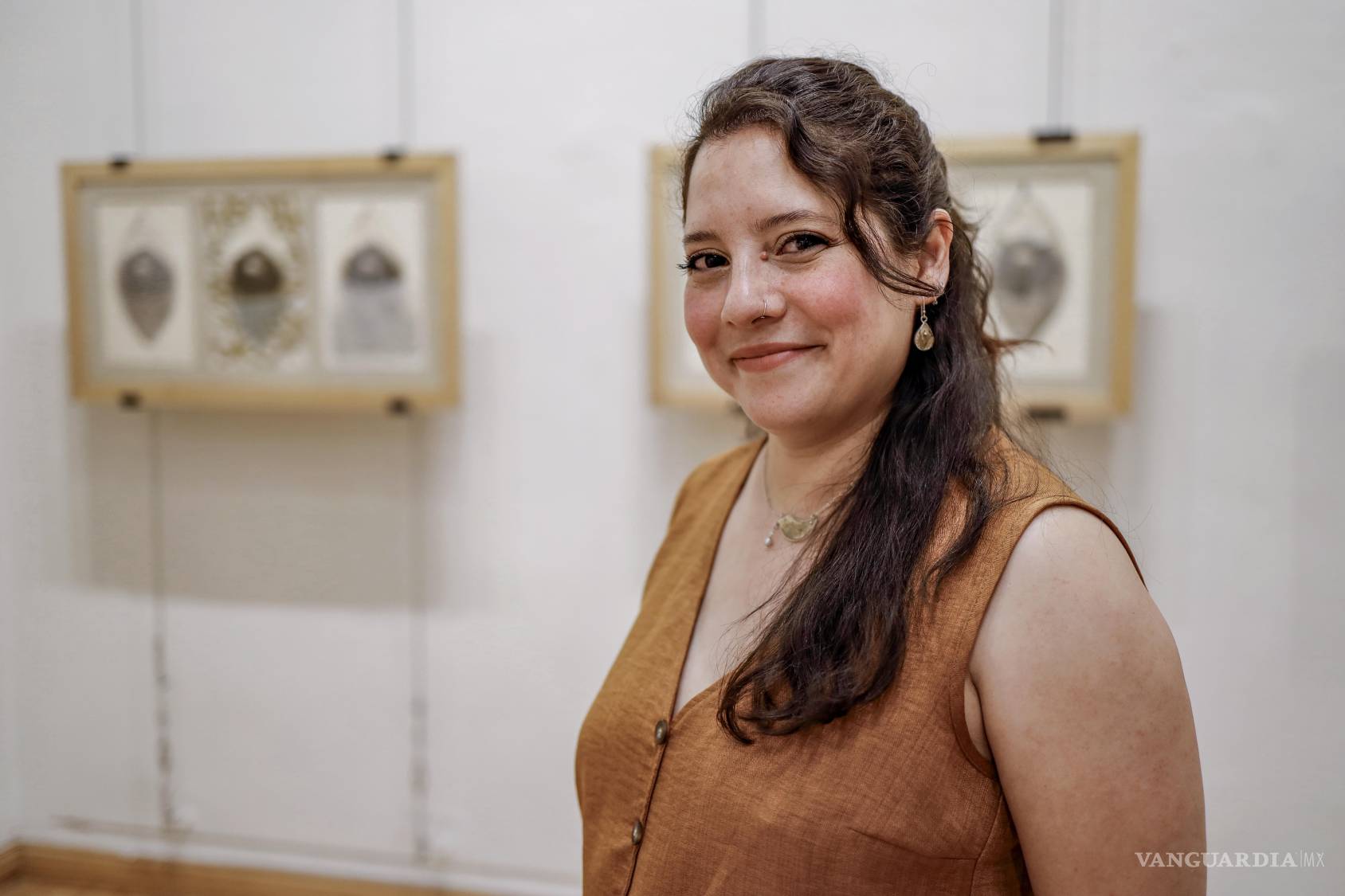 $!Mar Gasca Madrigal revela la luz entre la sombras con exposición de grabado “Gestar el nido” en Saltillo