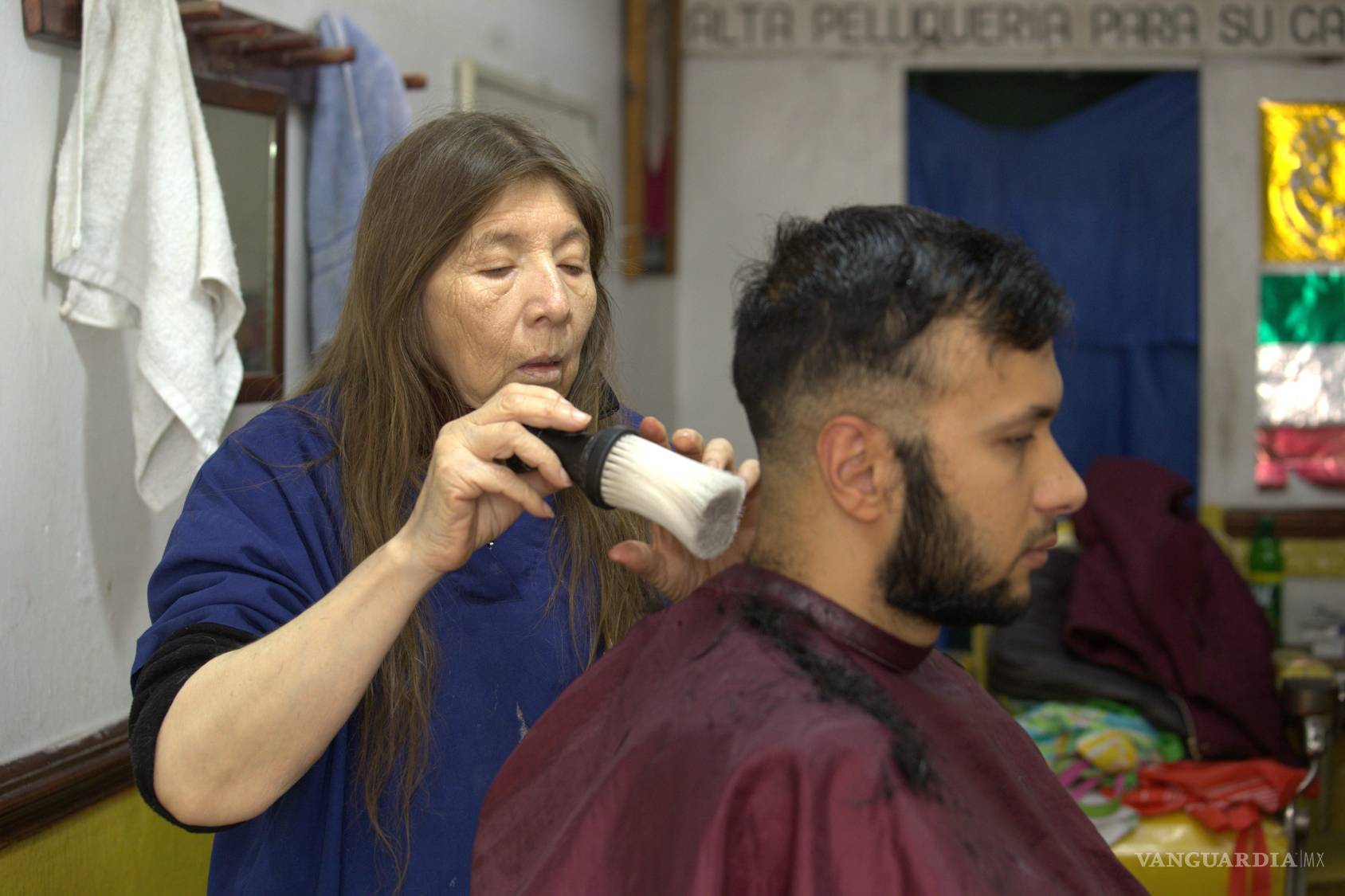 $!La peluquería de Tomasa Jaramillo ha sido testigo del paso del tiempo en la zona.