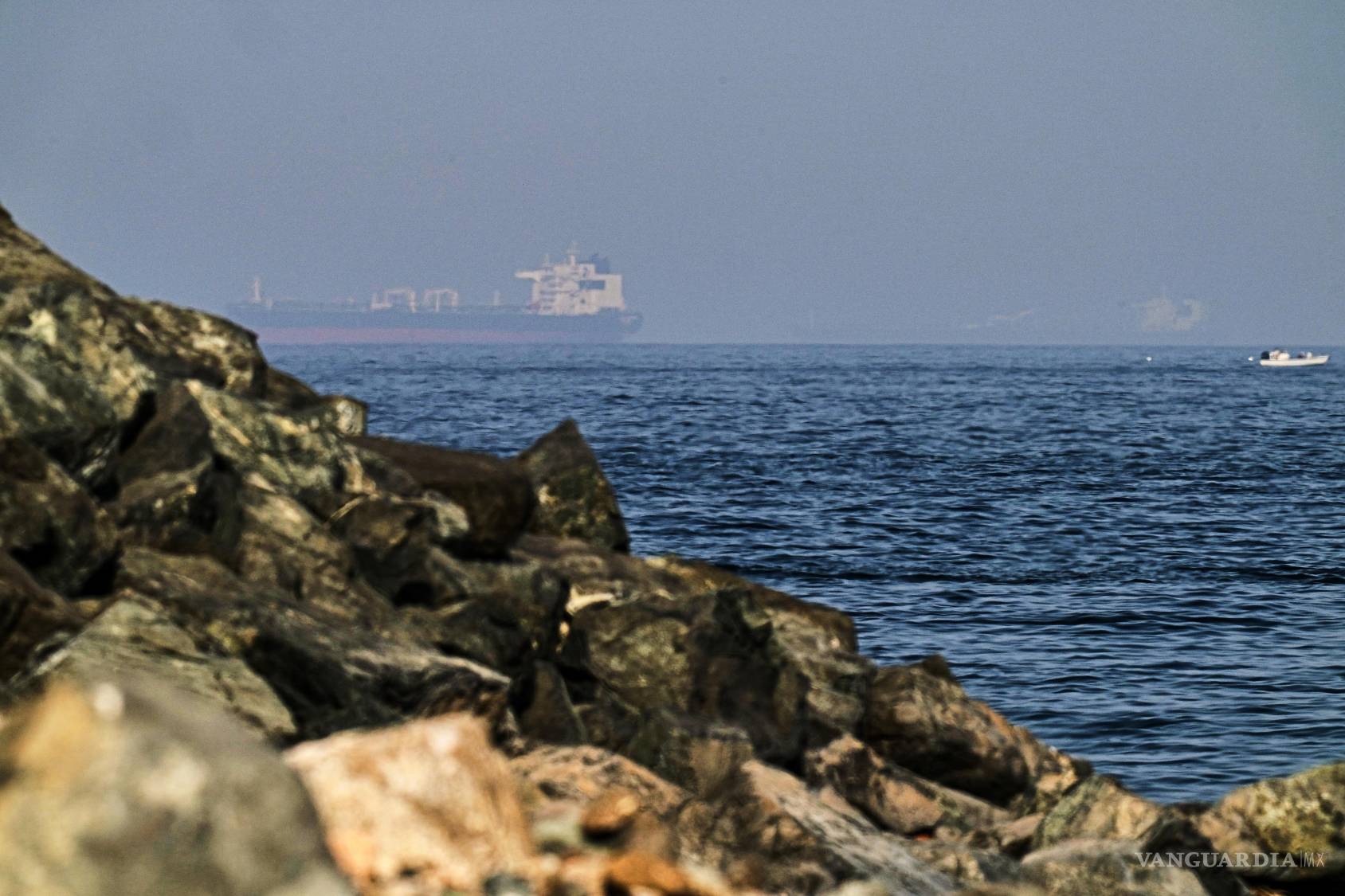$!Una de las misiones anunciadas por la administración Trump, denominada “Proyecto Libertad”, tenía como objetivo guiar a los barcos comerciales a través del estrecho de Ormuz, tras su cierre por parte de Irán; sin embargo, la operación fue suspendida tras la negativa de Arabia Saudita a permitir el uso de su espacio aéreo por temor a represalias iraníes.