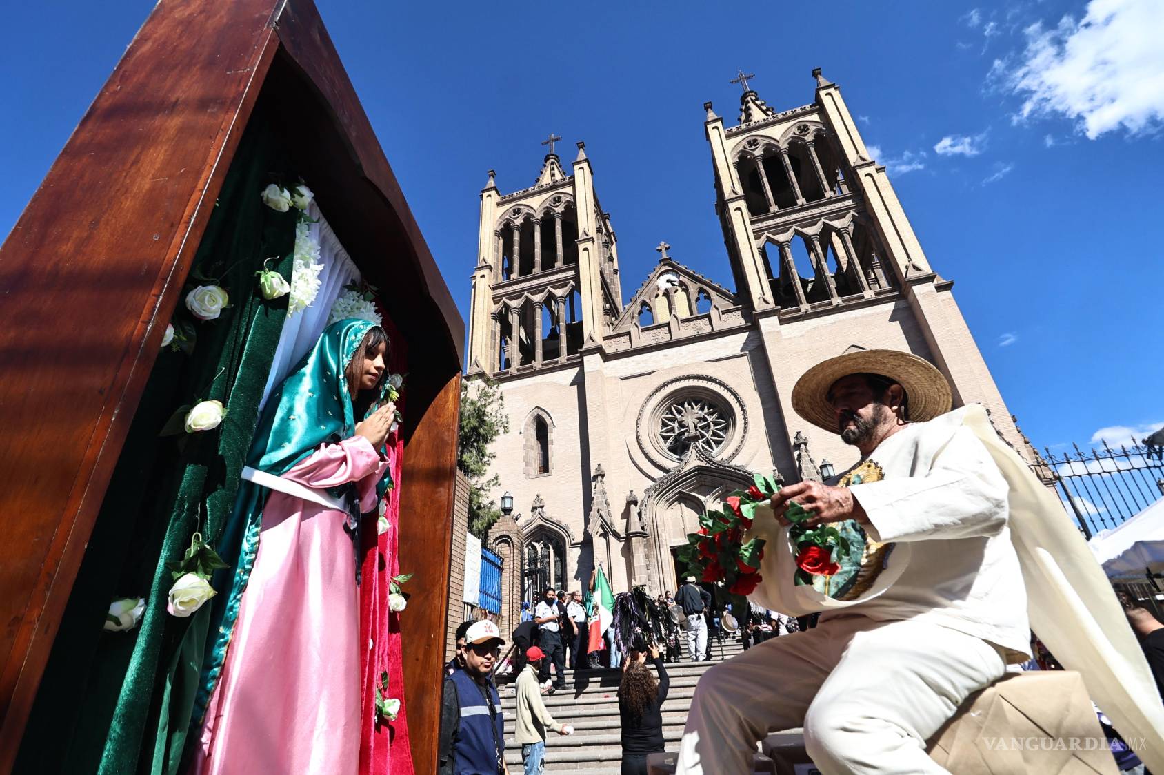 $!Una caravana de fe y color inundó las calles de la ciudad durante los festejos del Santuario de Guadalupe.
