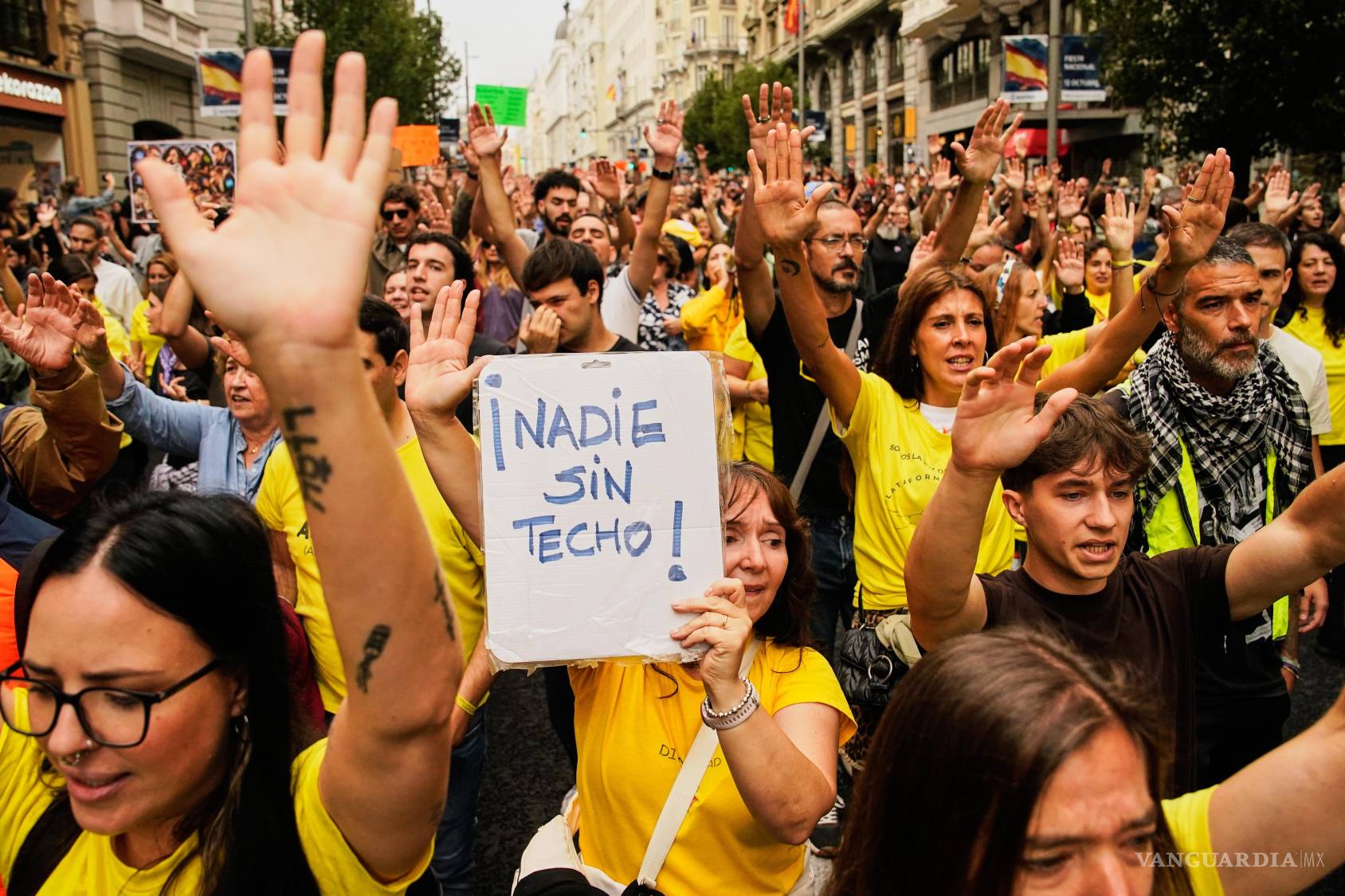 $!Personas se manifiestan para exigir leyes más estrictas que protejan a los inquilinos en Madrid, España, el sábado 3 de octubre de 2026.