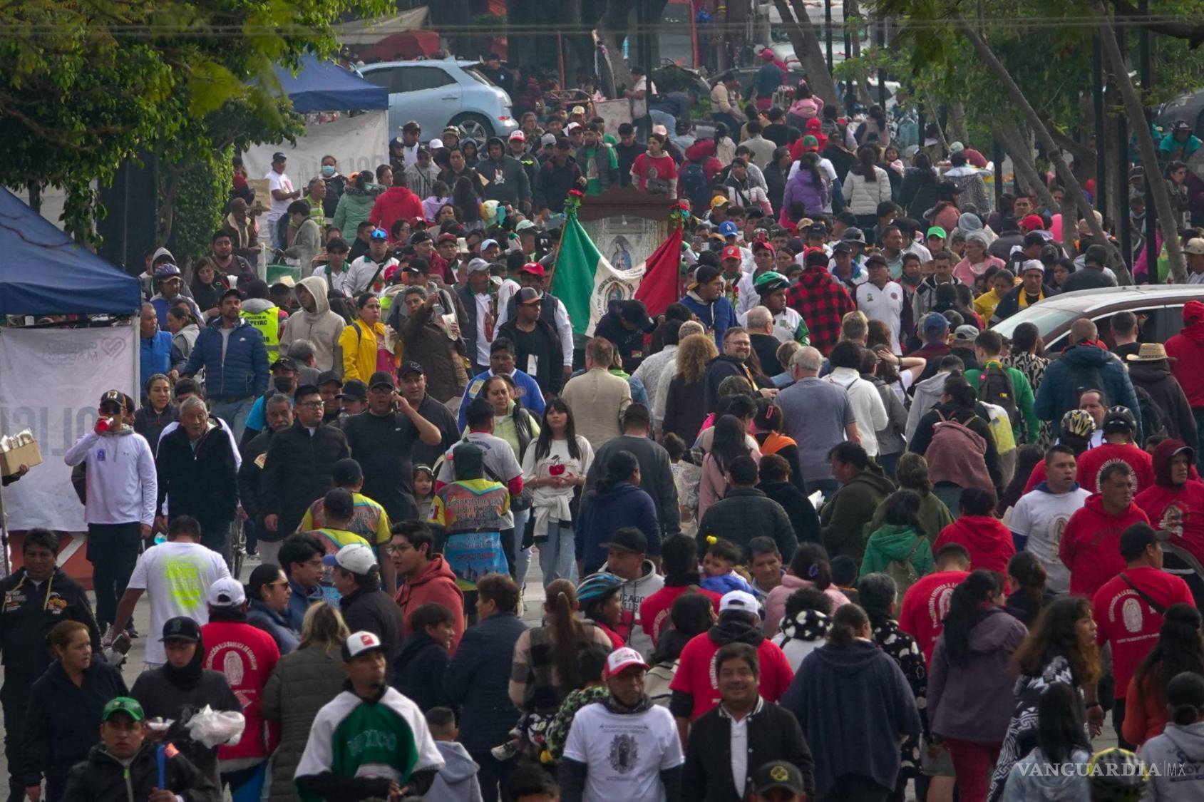 $!Imagen de peregrinaciones pasadas donde cientos de peregrinos arribaron a la Basílica de Guadalupe de la capital del país, esto como parte de la LXXXVII Peregrinación de la Arquidiócesis de Toluca. FOTO: ROGELIO MORALES /CUARTOSCURO.COM