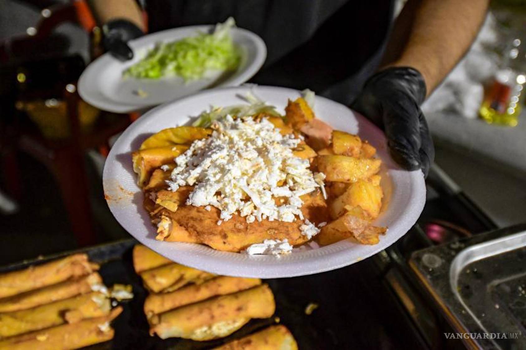 $!La noche mexicana se convirtió en un ejemplo de que la organización ciudadana, la participación activa y la colaboración entre vecinos pueden transformar los espacios públicos, promoviendo la cohesión social y el orgullo comunitario.