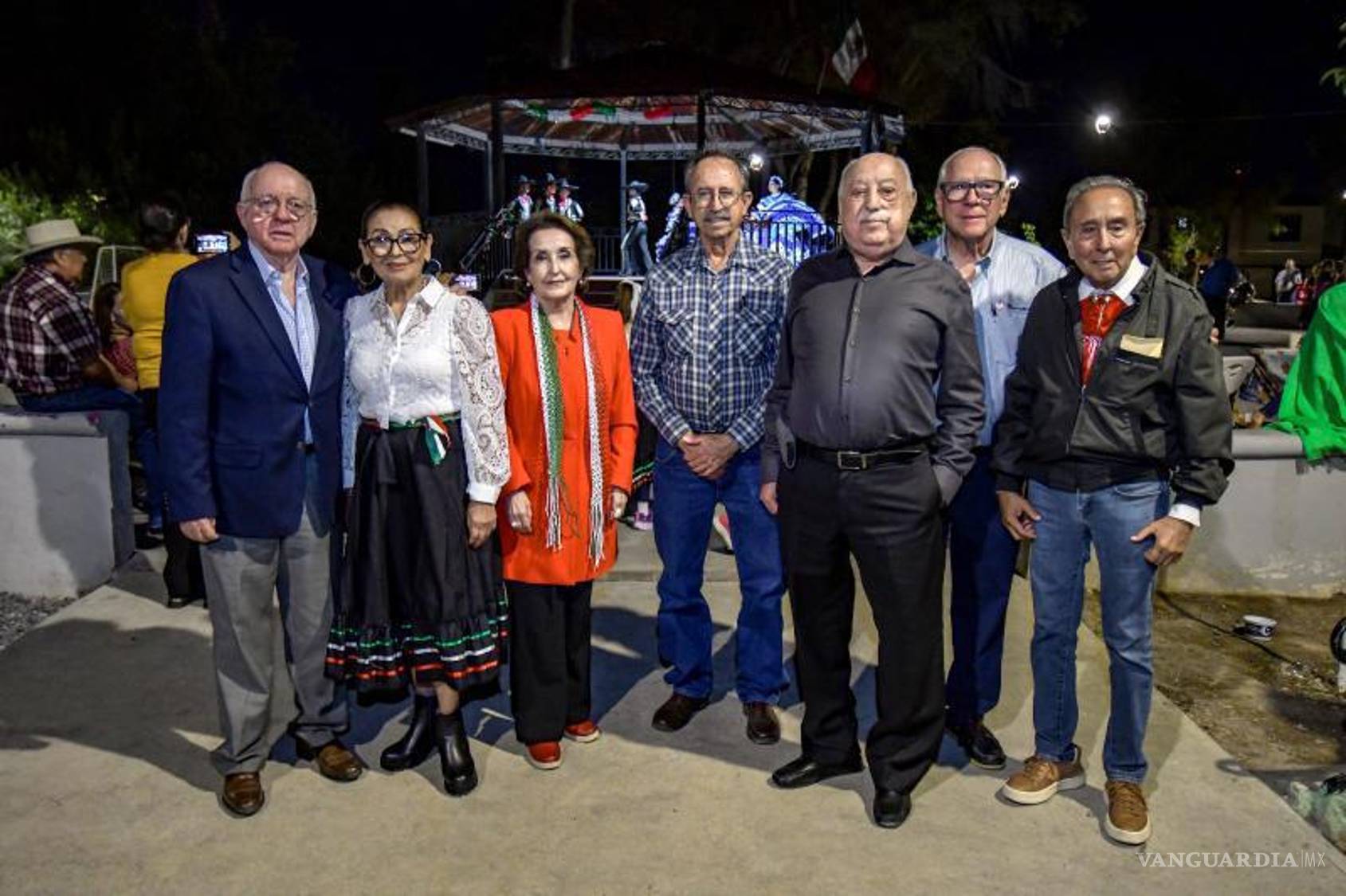 $!El presidente del comité vecinal, Renato Garza, destacó la importancia de la organización ciudadana para mantener y mejorar los espacios públicos, donde cada vecino aporta recursos, tiempo o ideas para el beneficio colectivo.