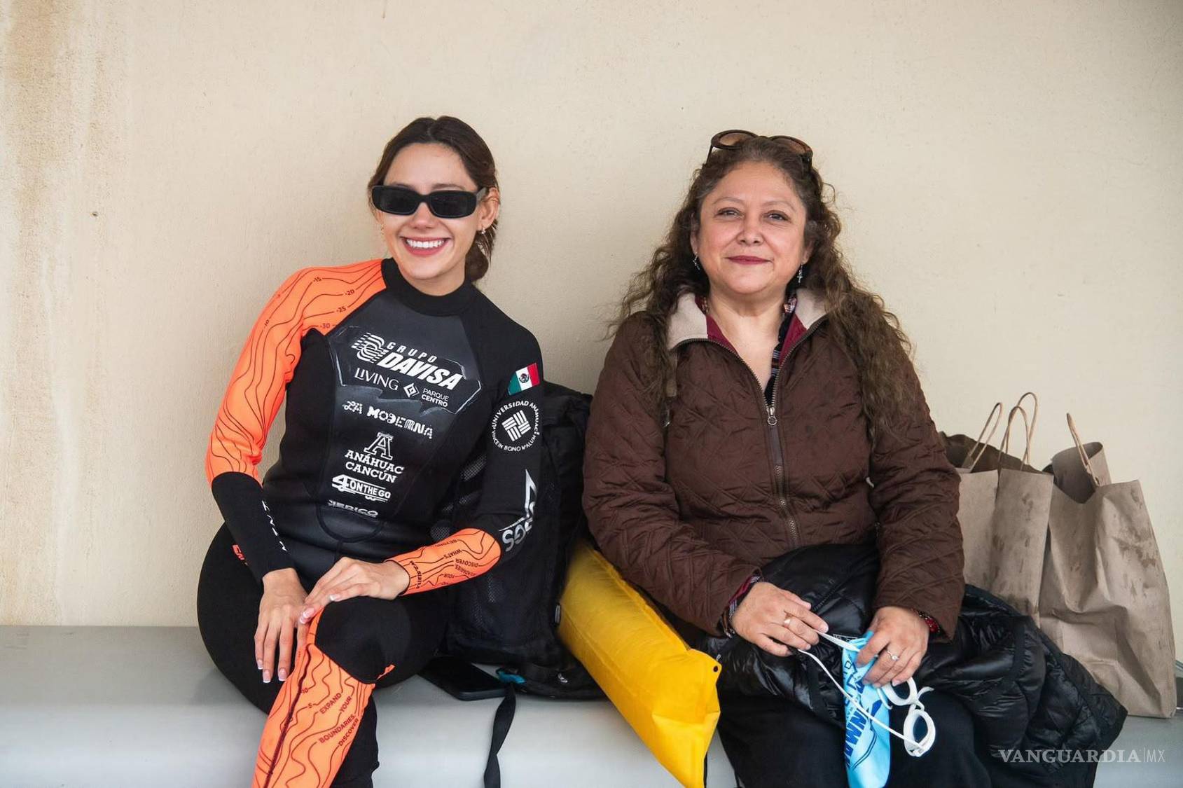 $!Alejandra Iturbe junto a su mamá, Belem, una de las figuras clave en su historia con el agua desde sus primeros años de vida.