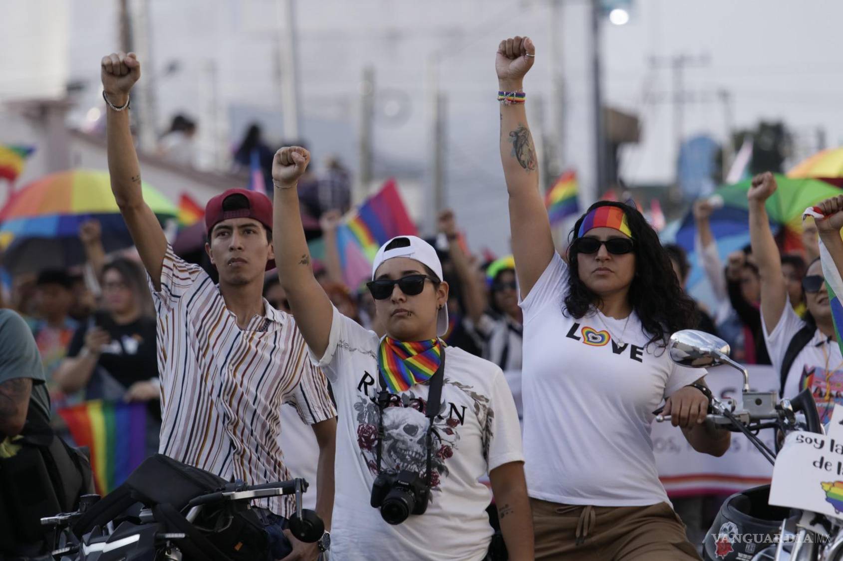 $!Comunidad LGBTTTIQ+ celebra y exige en las calles de Saltillo: ‘Todas las personas, todos los derechos’